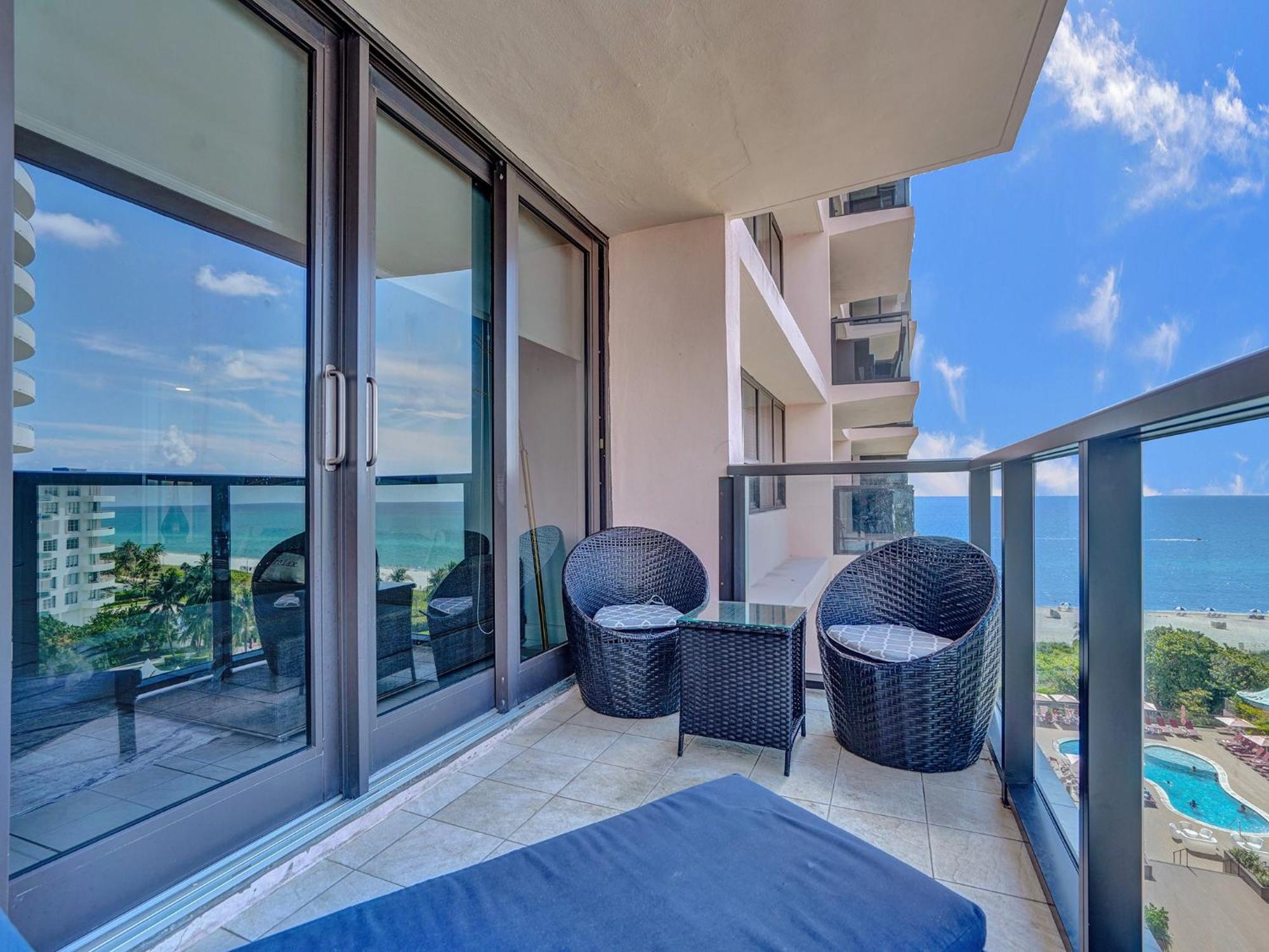 Charming Ocean View Service 1007 Miami Beach