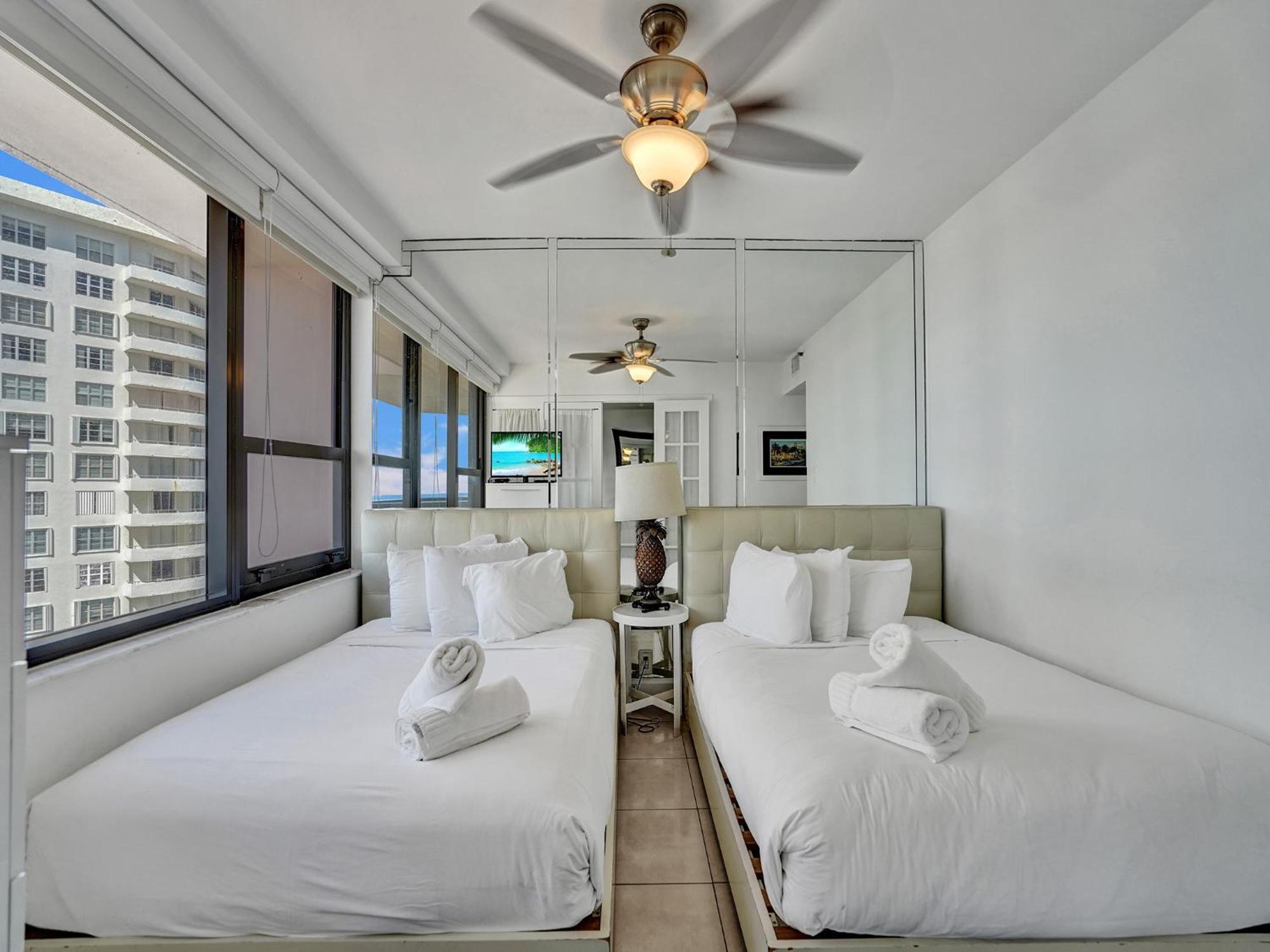 Charming Ocean View Service 1007 Apartment