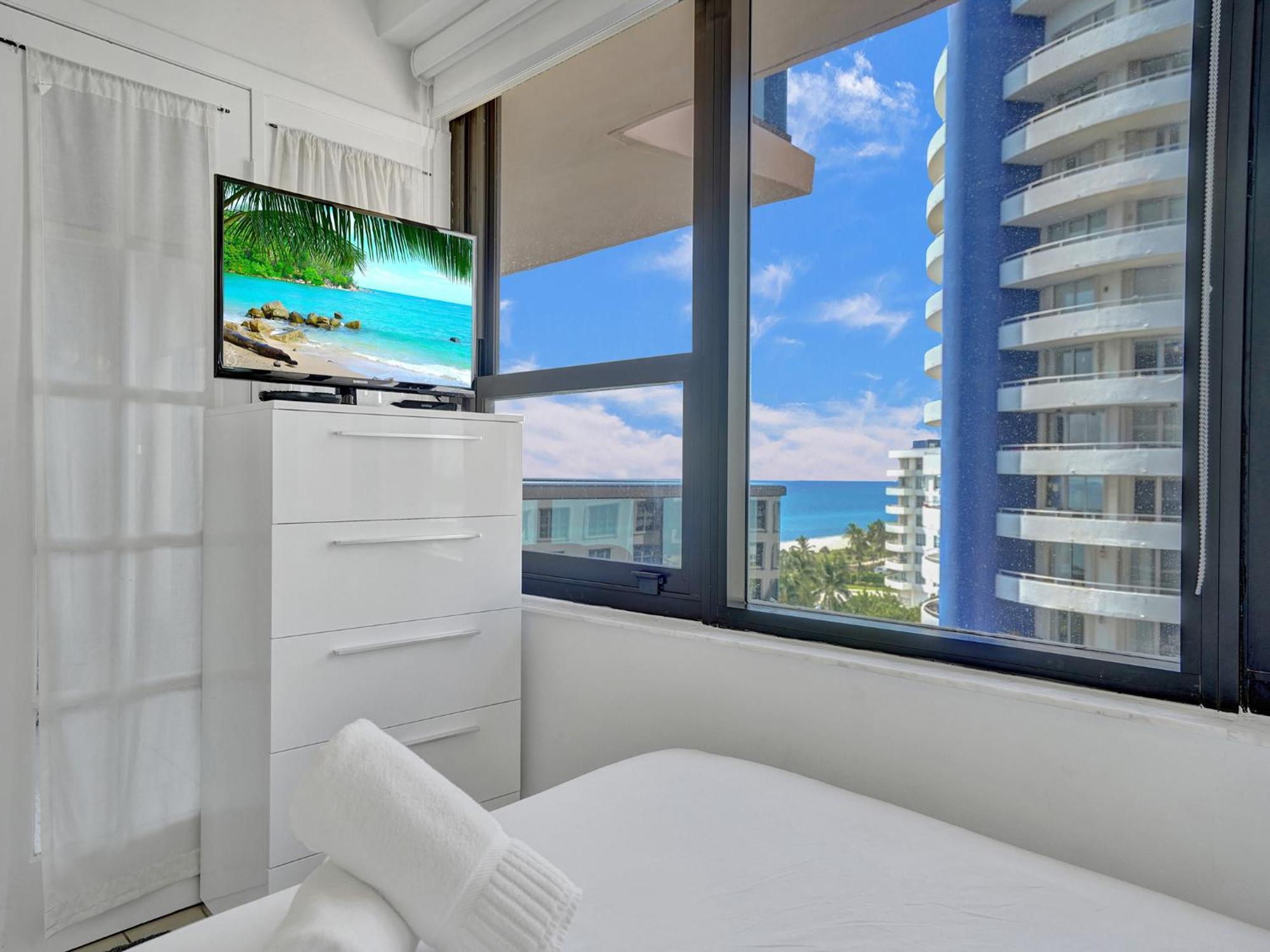 Charming Ocean View Service 1007 *