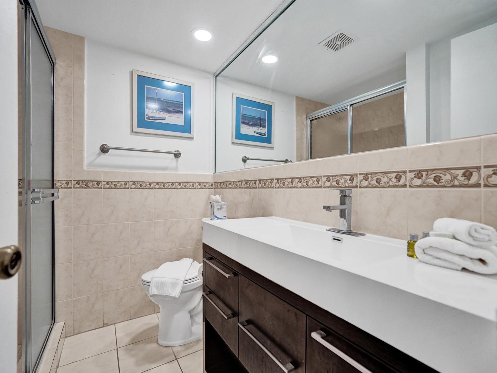 Charming Ocean View Service 1007 Apartment