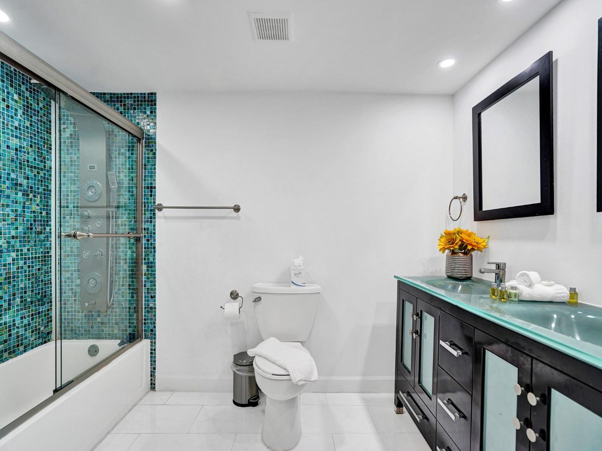 Charming Ocean View Service 1007 Apartment *