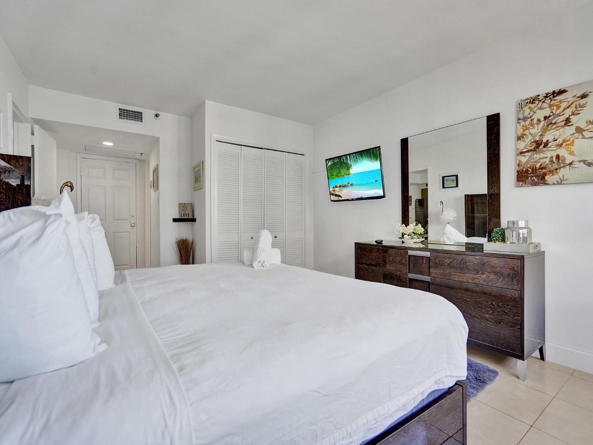 Charming Ocean View Service 1007 Apartment Miami Beach