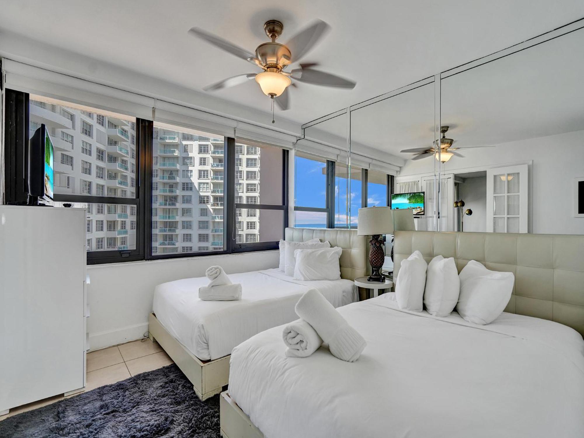 Charming Ocean View Service 1007 Apartment