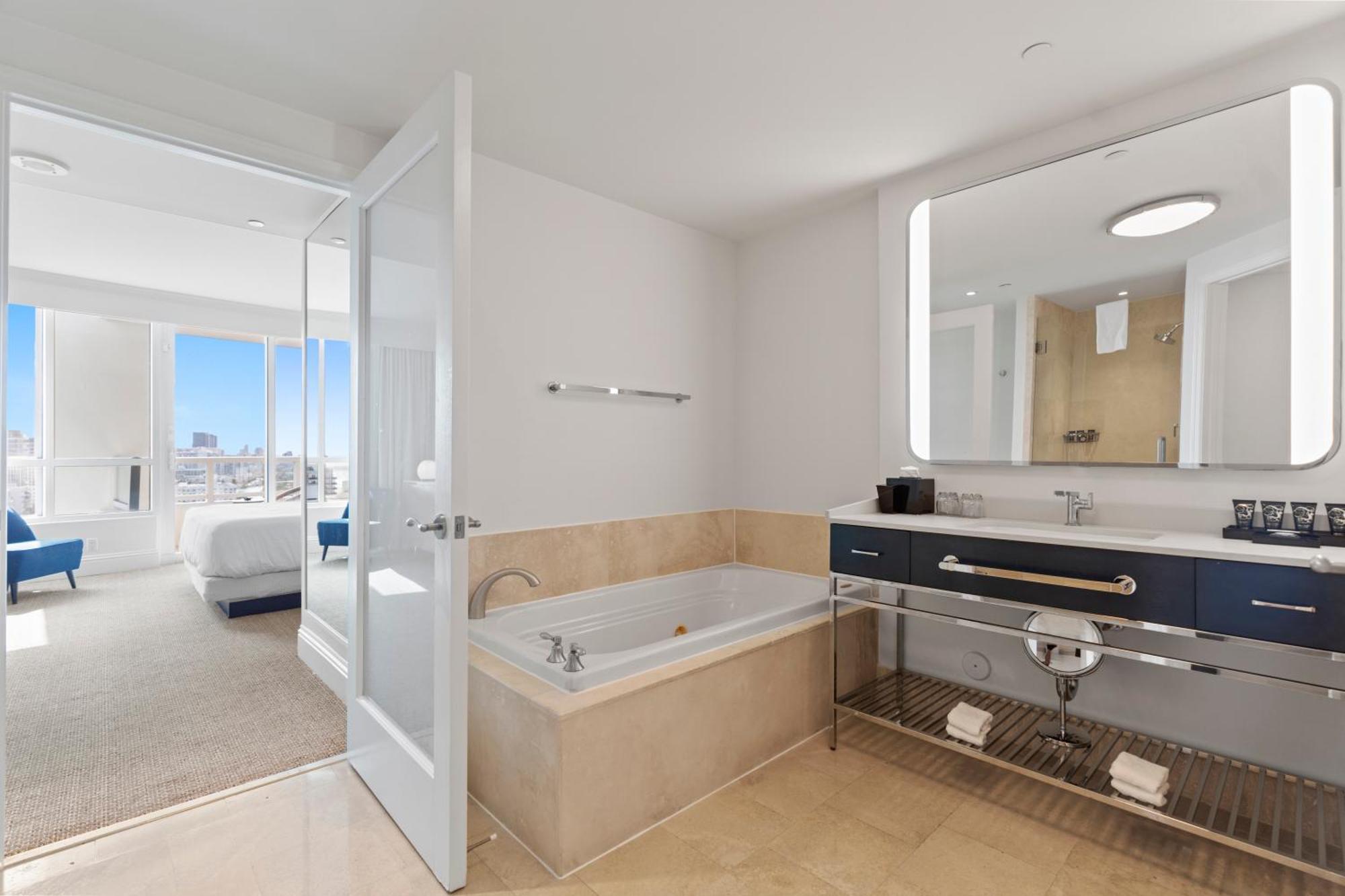 Apartment Fontainebleau One Bedroom *