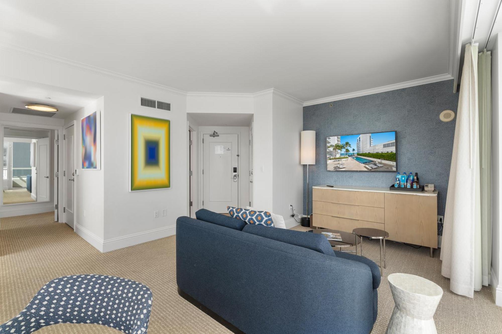Fontainebleau One Bedroom *