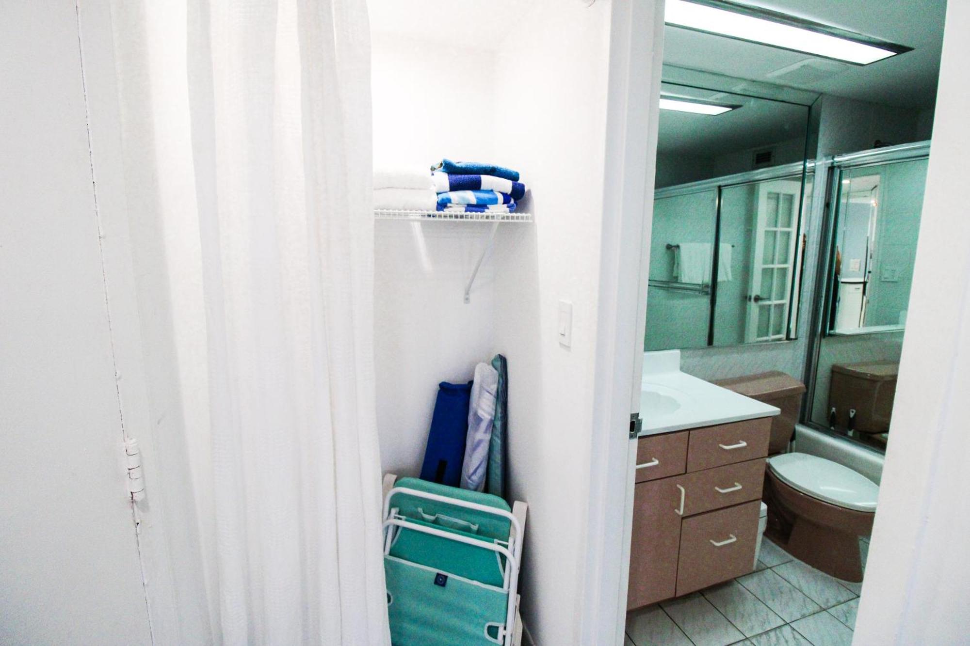Castle 1133 Ocean View Studio, Pool And Access, Free Parking, Tennis And More! Holiday home Miami Beach