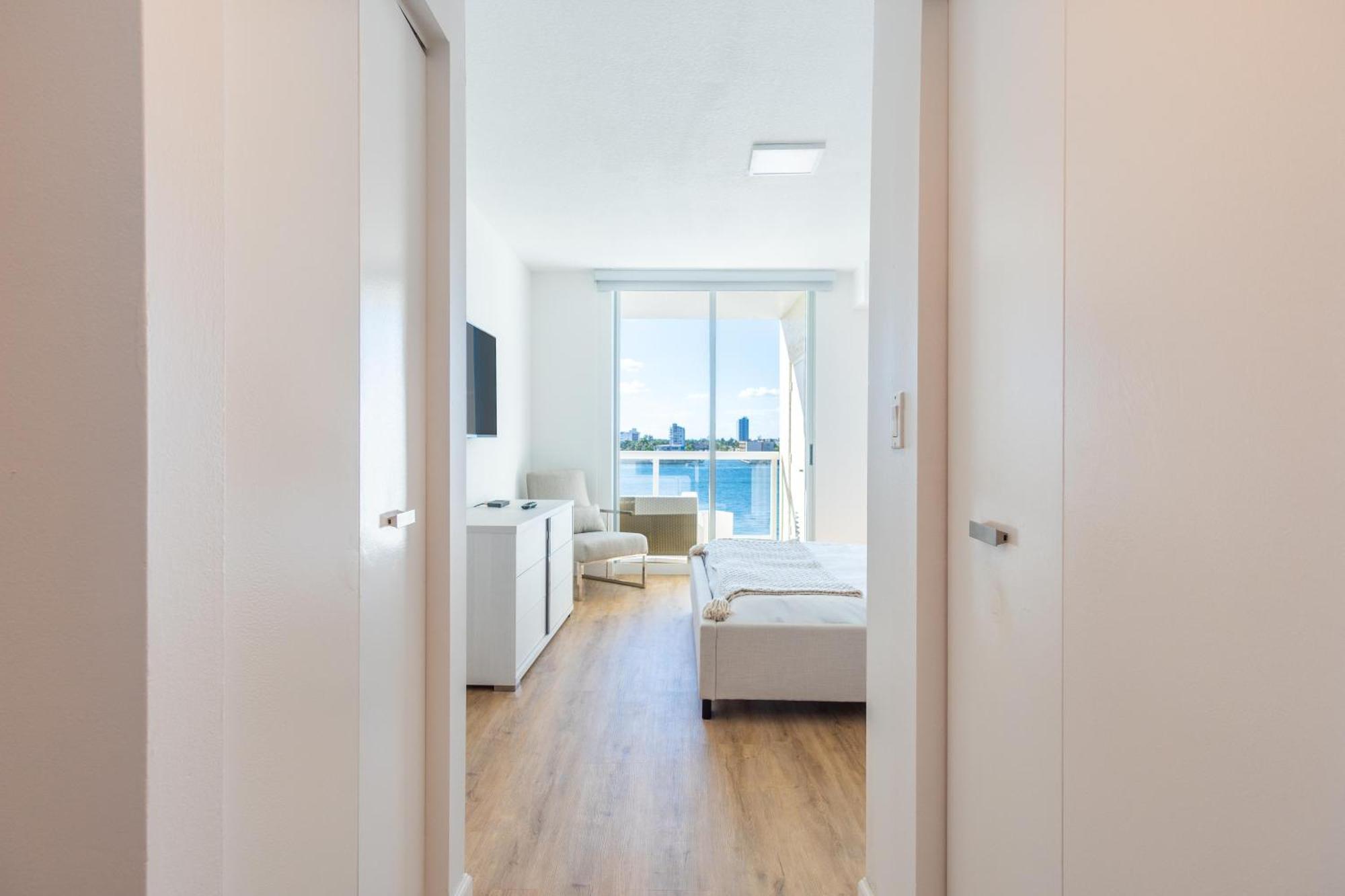 Golden Bay 52 Apartment Miami Beach