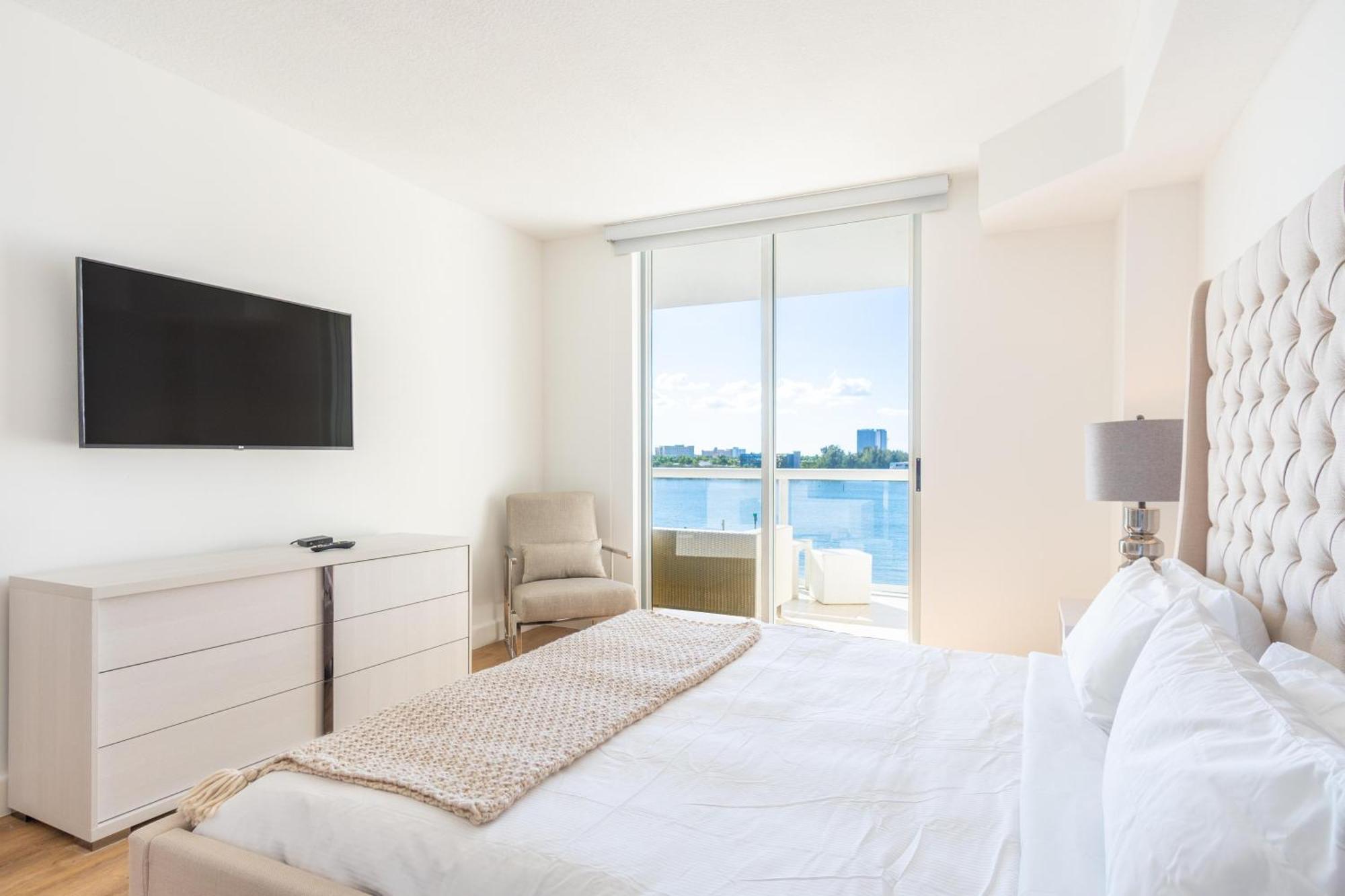 Golden Bay 52 Miami Beach