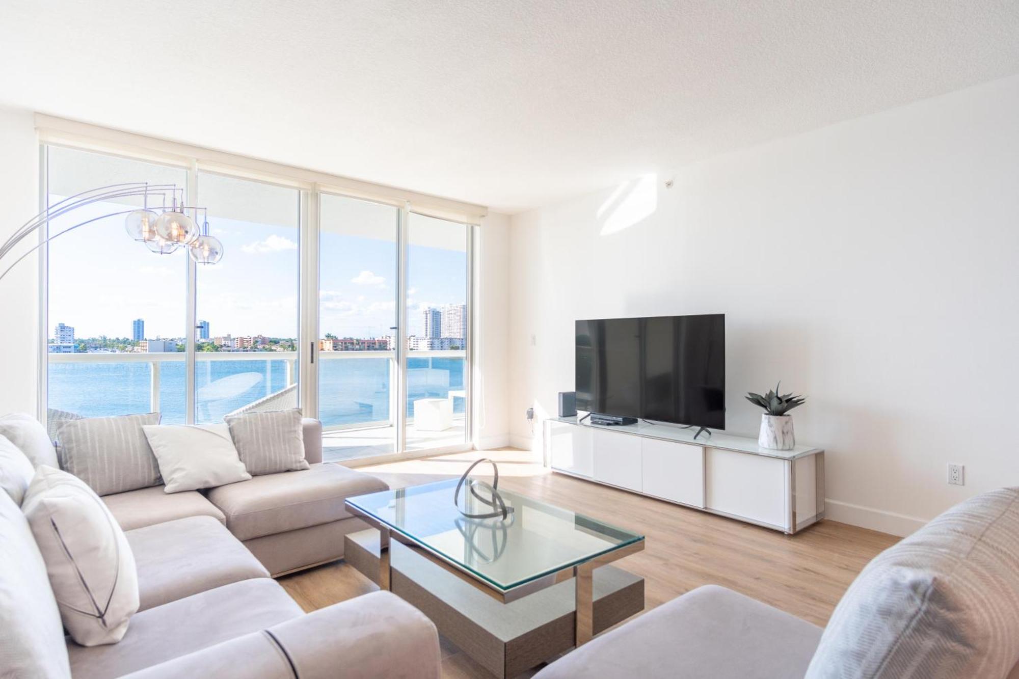 Golden Bay 52 *