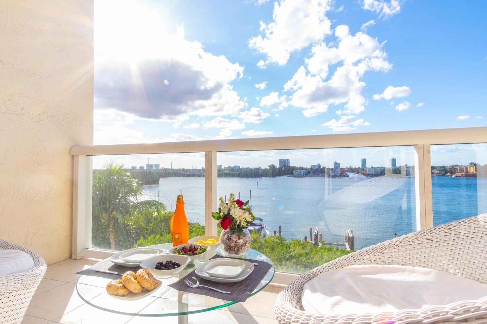 Golden Bay 52 Apartment