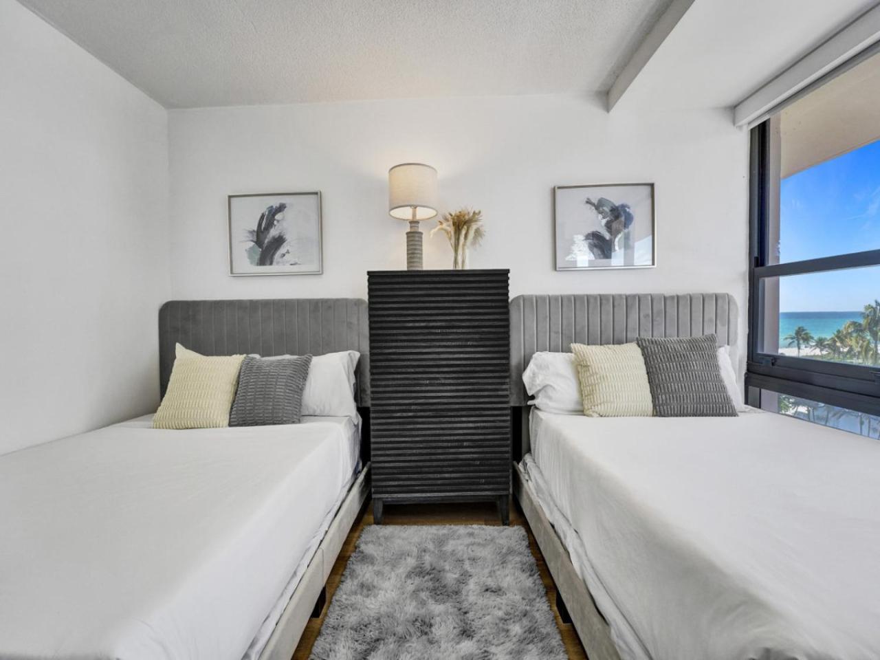Apartment Beautiful Oceanview 2 Bedrooms, 2 Bathrooms With Service 709 Miami Beach