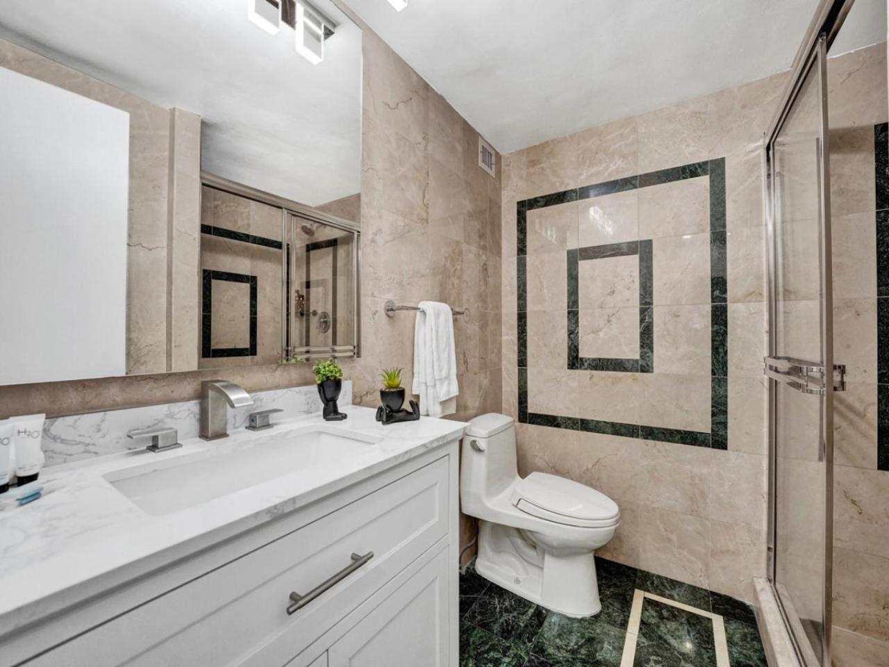 Beautiful Oceanview 2 Bedrooms, 2 Bathrooms With Service 709 * Miami Beach