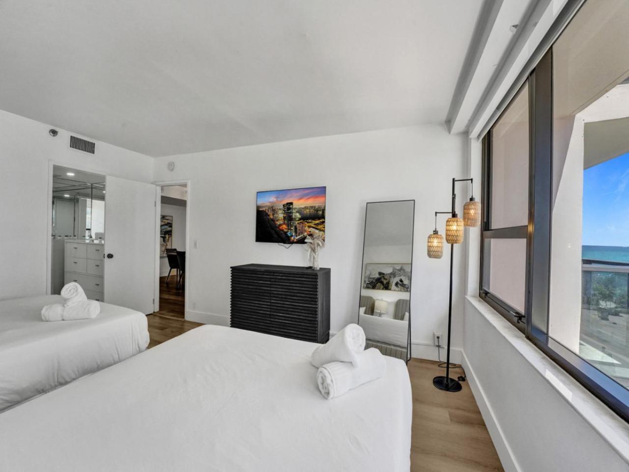 Beautiful Oceanview 2 Bedrooms, 2 Bathrooms With Service 709