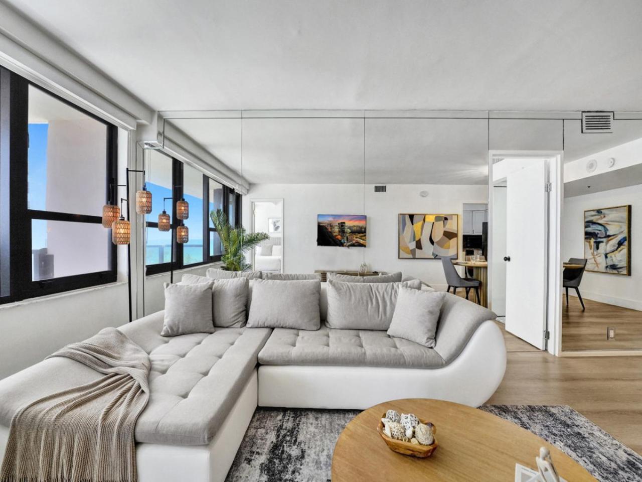 Beautiful Oceanview 2 Bedrooms, 2 Bathrooms With Service 709 Miami Beach