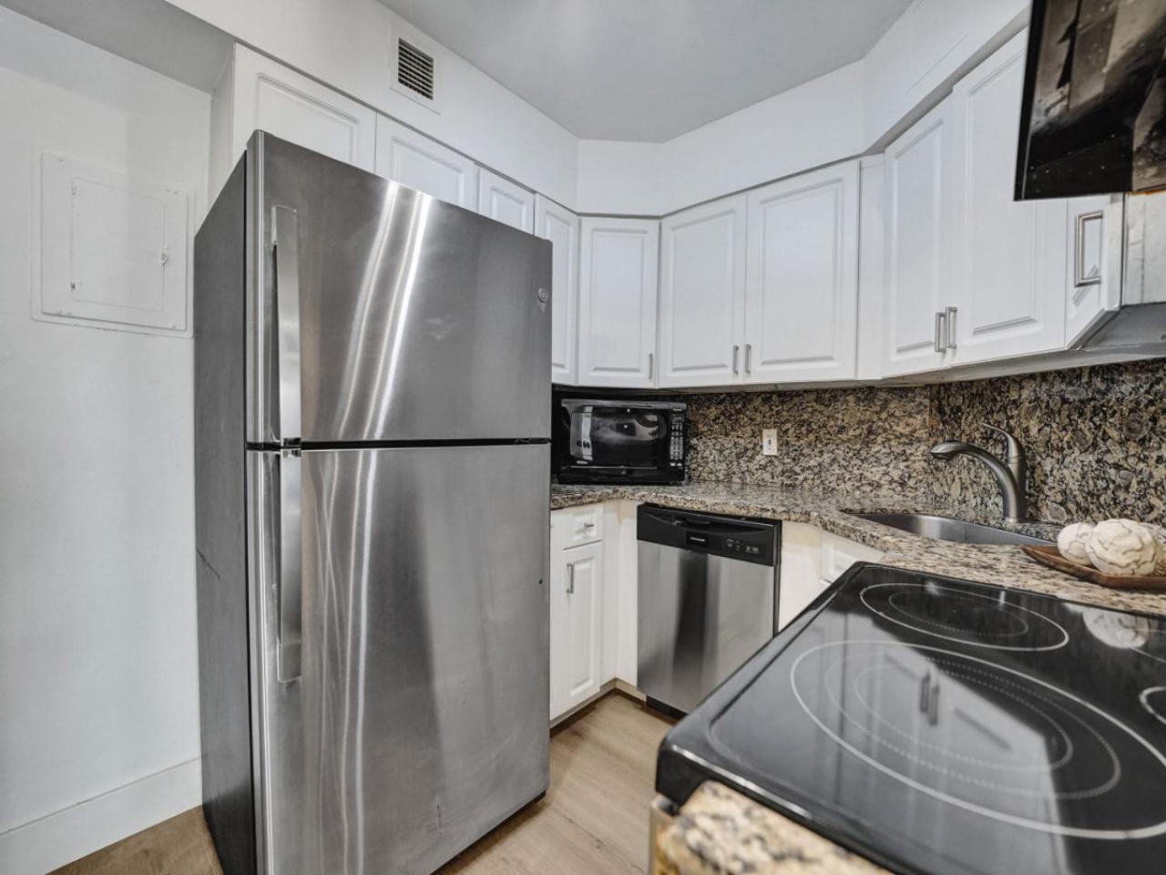 Beautiful Oceanview 2 Bedrooms, 2 Bathrooms With Service 709 * Miami Beach