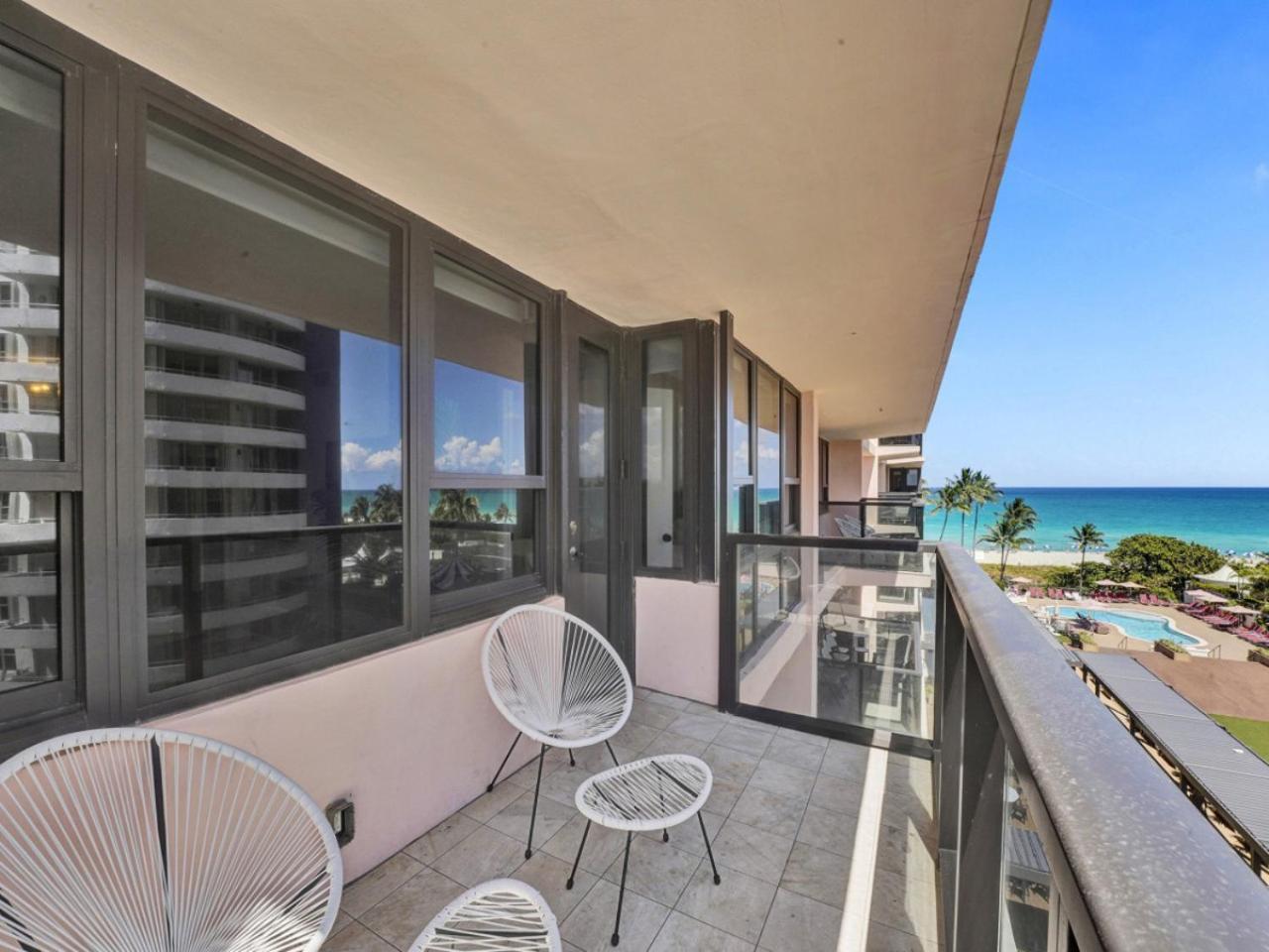 Beautiful Oceanview 2 Bedrooms, 2 Bathrooms With Service 709 Apartment *