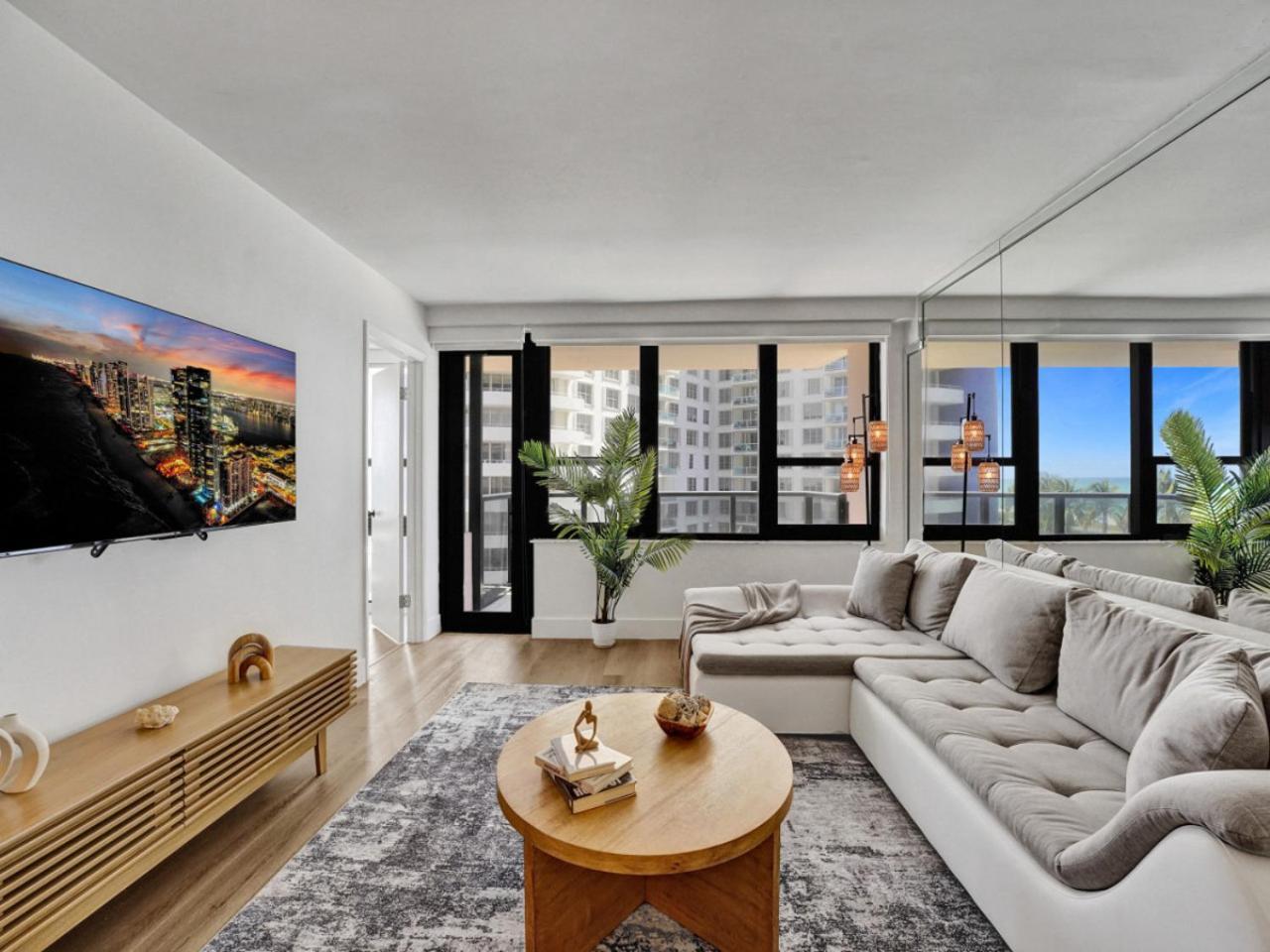 Apartment Beautiful Oceanview 2 Bedrooms, 2 Bathrooms With Service 709 Miami Beach
