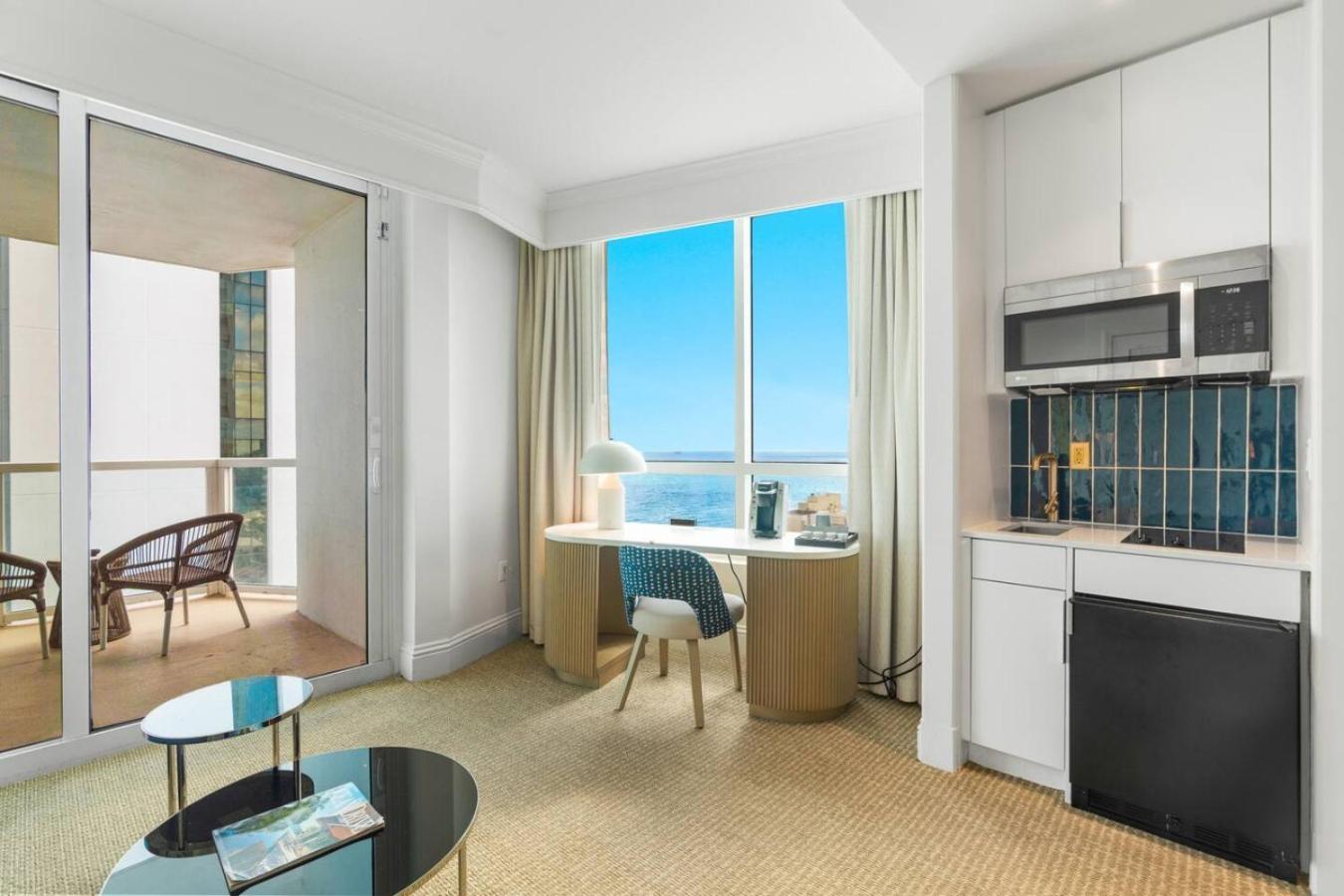 Apartment Fontainebleau Two Bedroom *