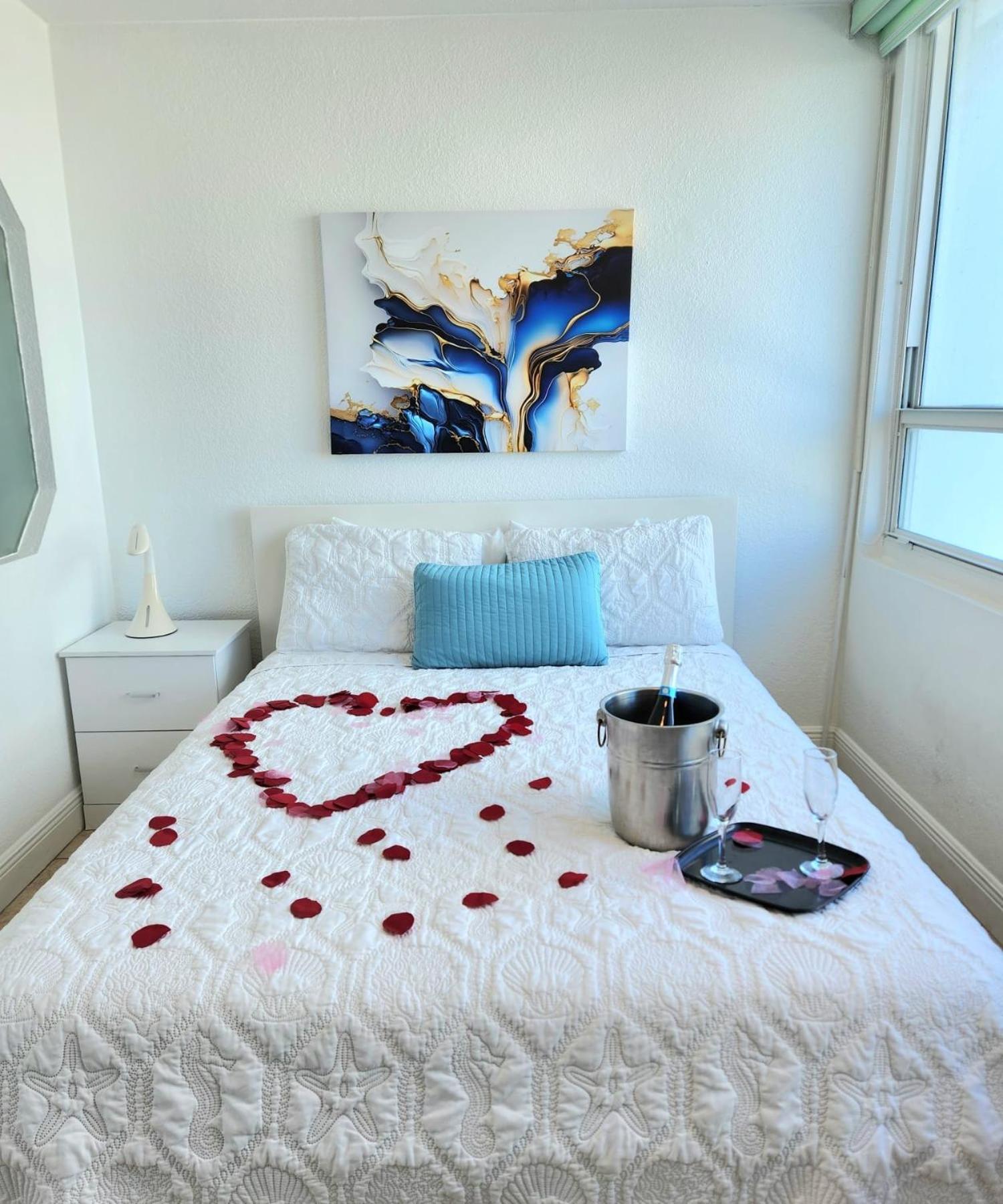 Apartment Beachfront Pool Gym Tennis Miami Beach! Miami Beach