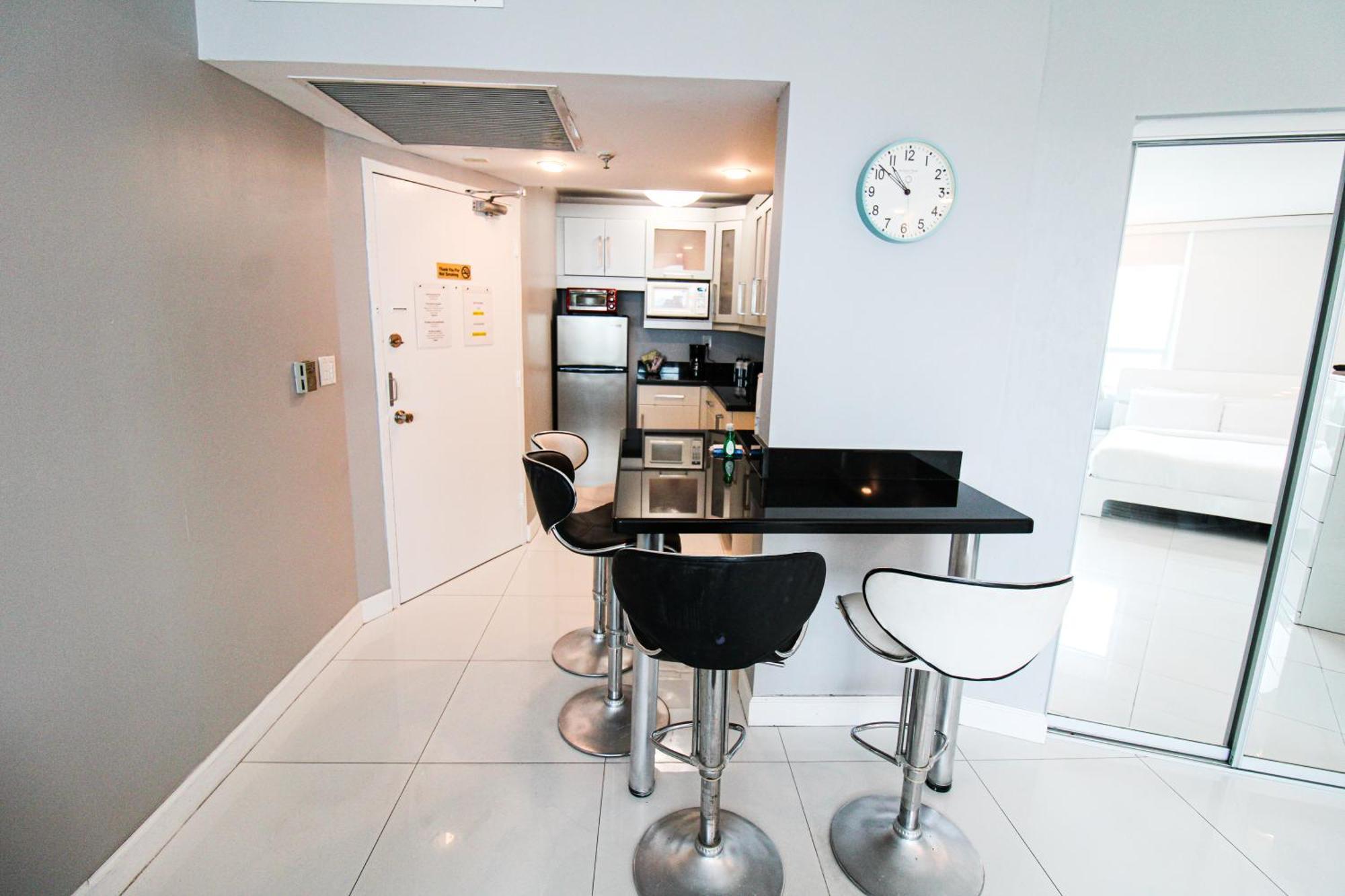 Apartment Castle 519 Bayview Modern With Pool, Access, Tennis And Free Parking *