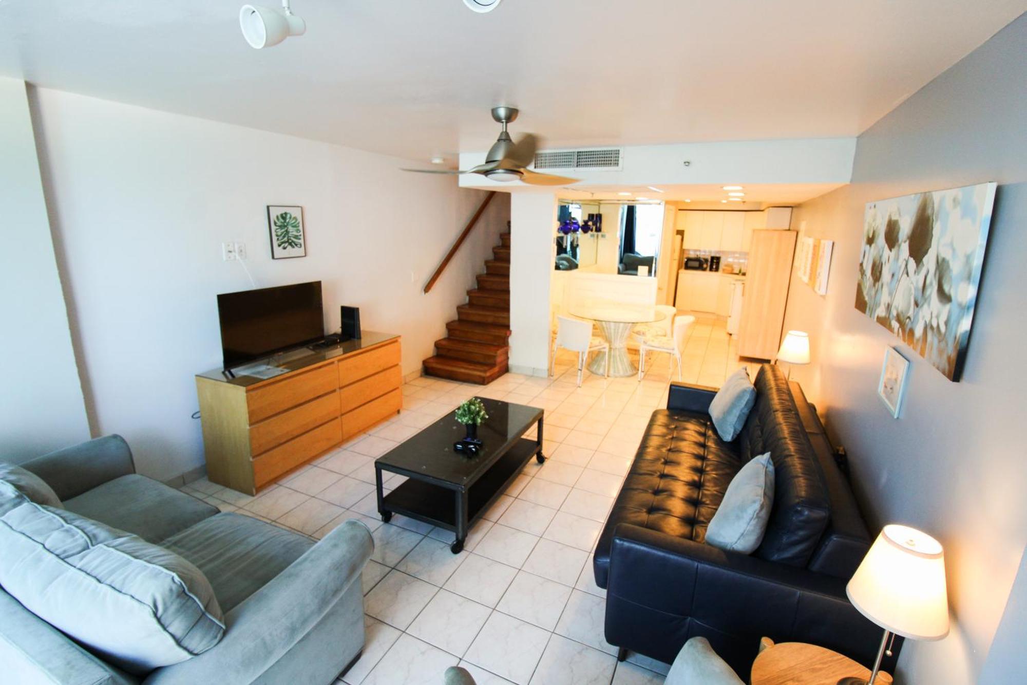 Castle Th16 Beachfront Townhouse With Private Patio, Direct Access, Pool, Tennis & Free Parking! Holiday home Miami Beach