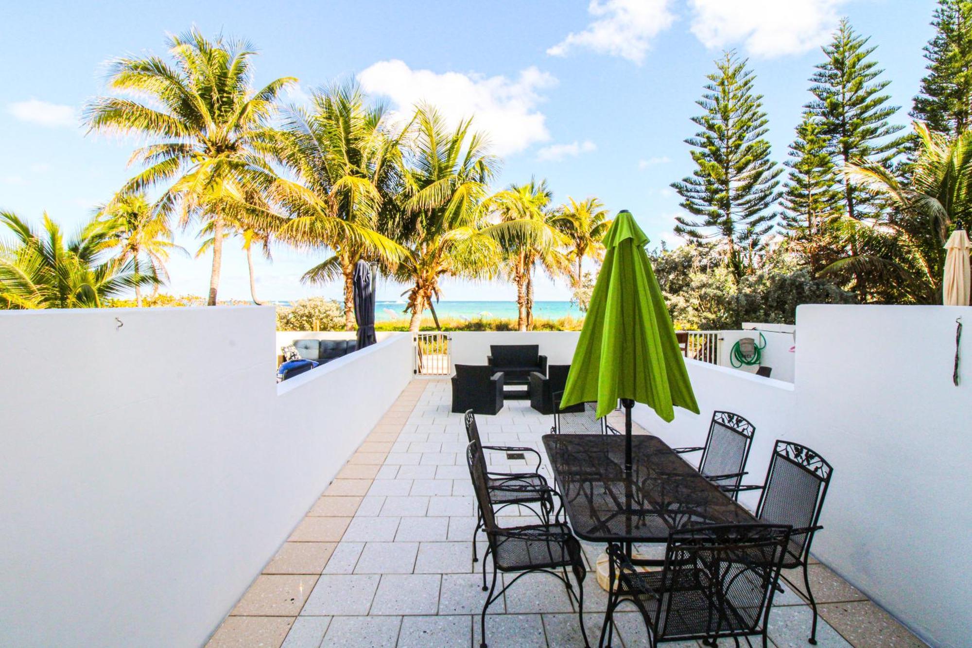 Castle Th16 Beachfront Townhouse With Private Patio, Direct Access, Pool, Tennis & Free Parking! Miami Beach