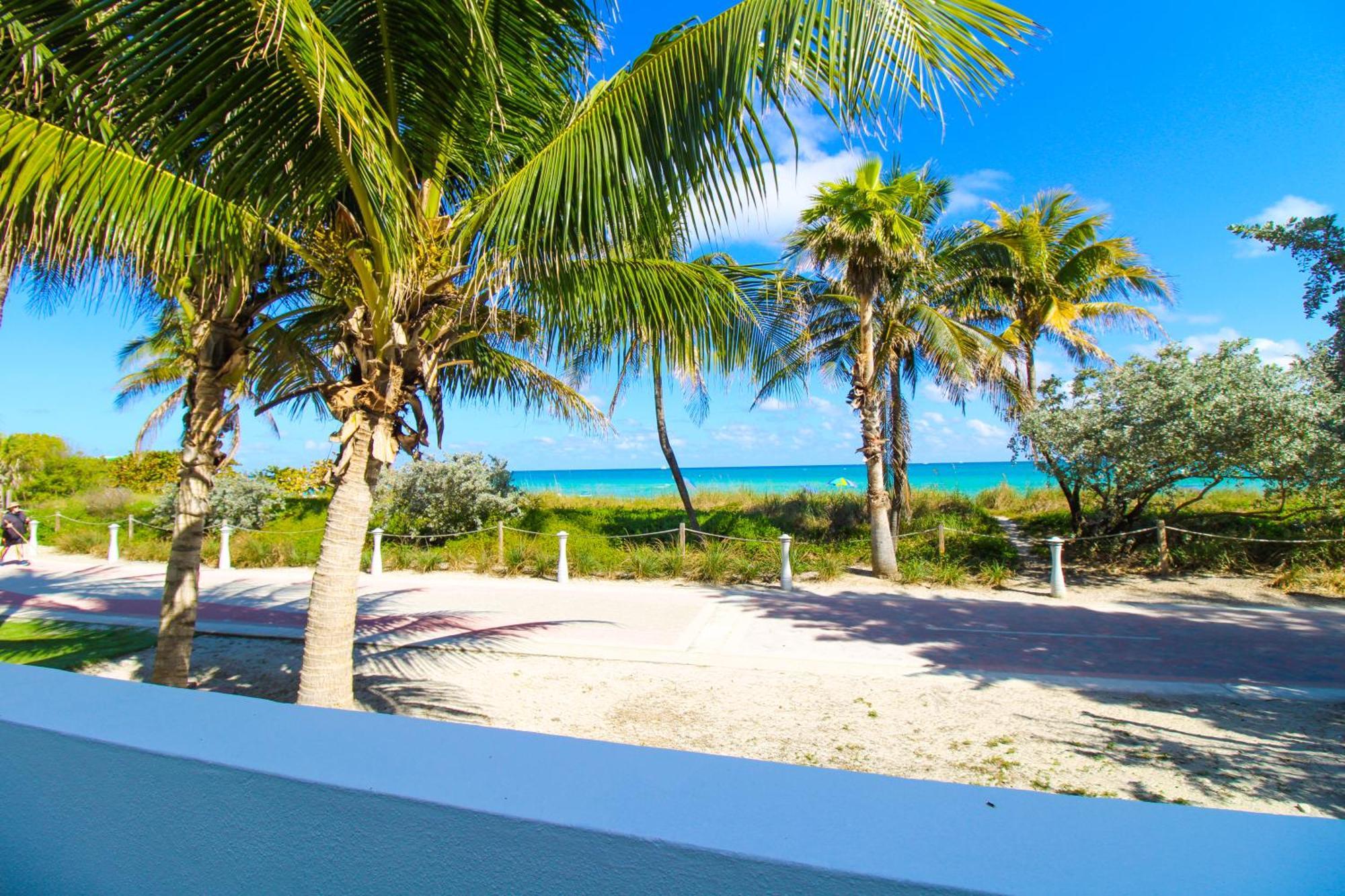 Castle Th16 Beachfront Townhouse With Private Patio, Direct Access, Pool, Tennis & Free Parking!