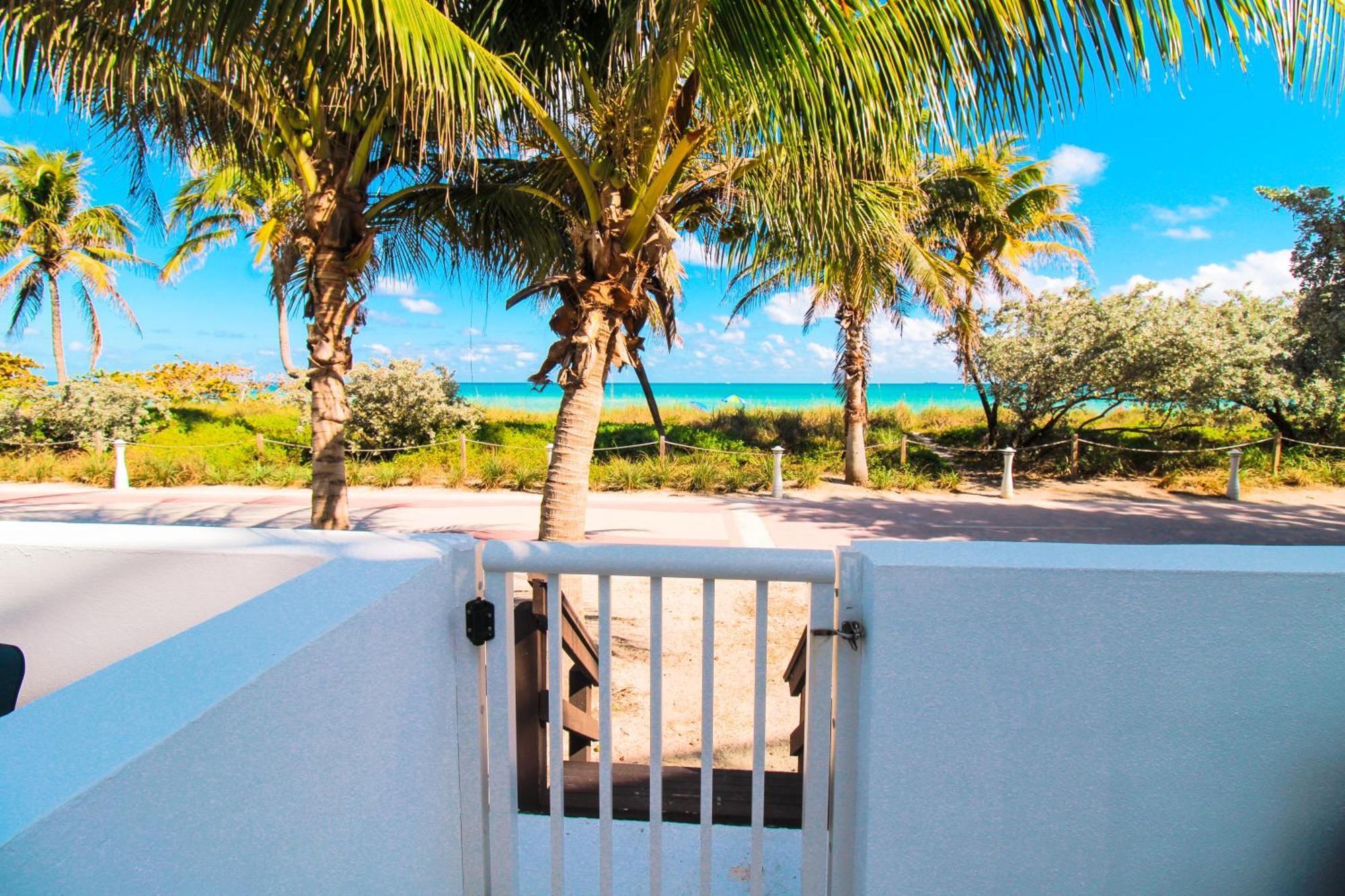 Castle Th16 Beachfront Townhouse With Private Patio, Direct Access, Pool, Tennis & Free Parking! Holiday home *