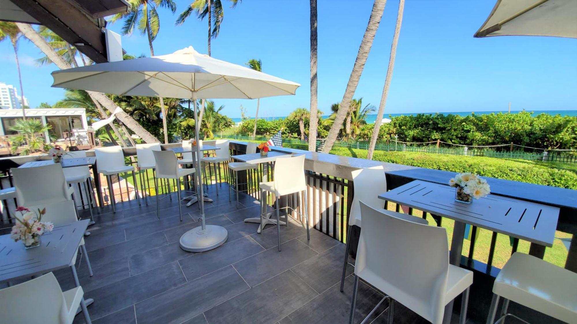 Alexander 821 Miami Beach