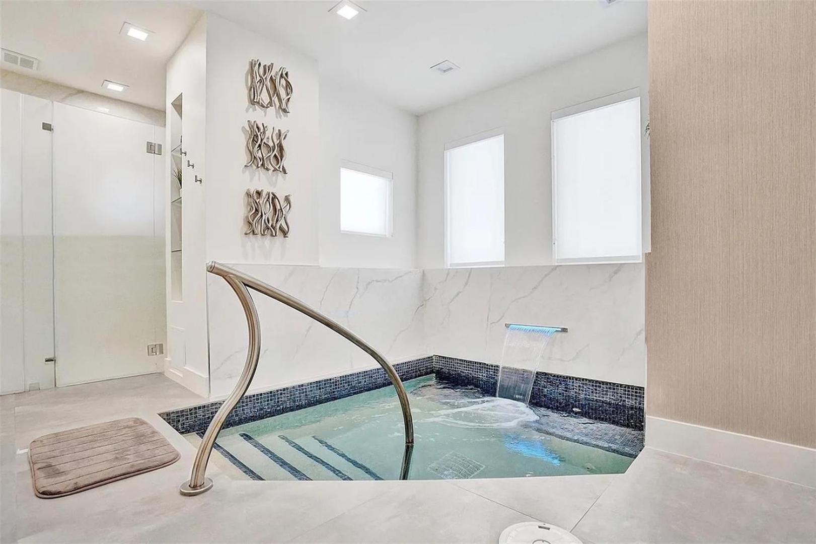 Oceanfront 2-bedroom With Direct Ocean View *
