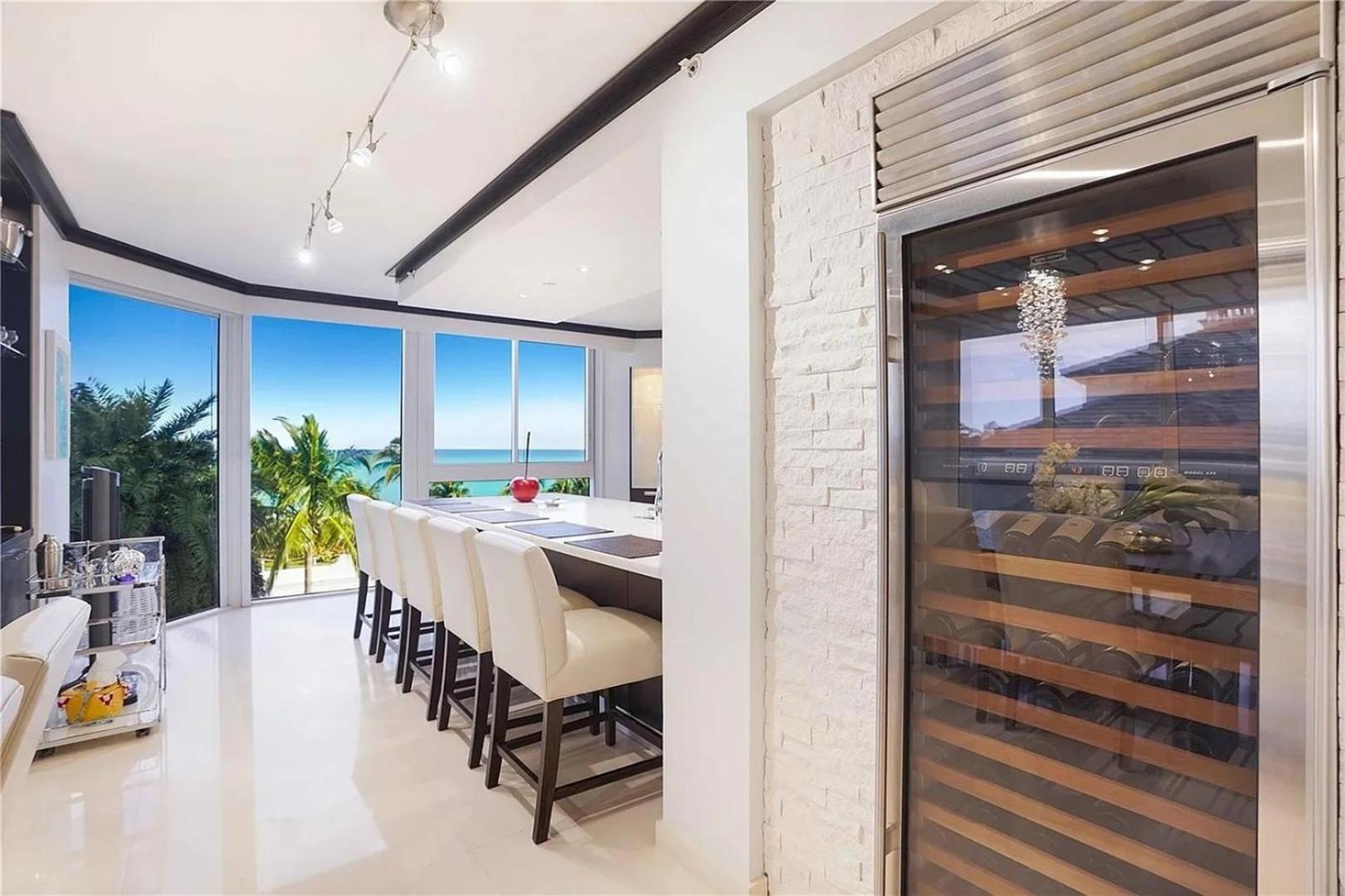 Apartment Oceanfront 2-bedroom With Direct Ocean View *