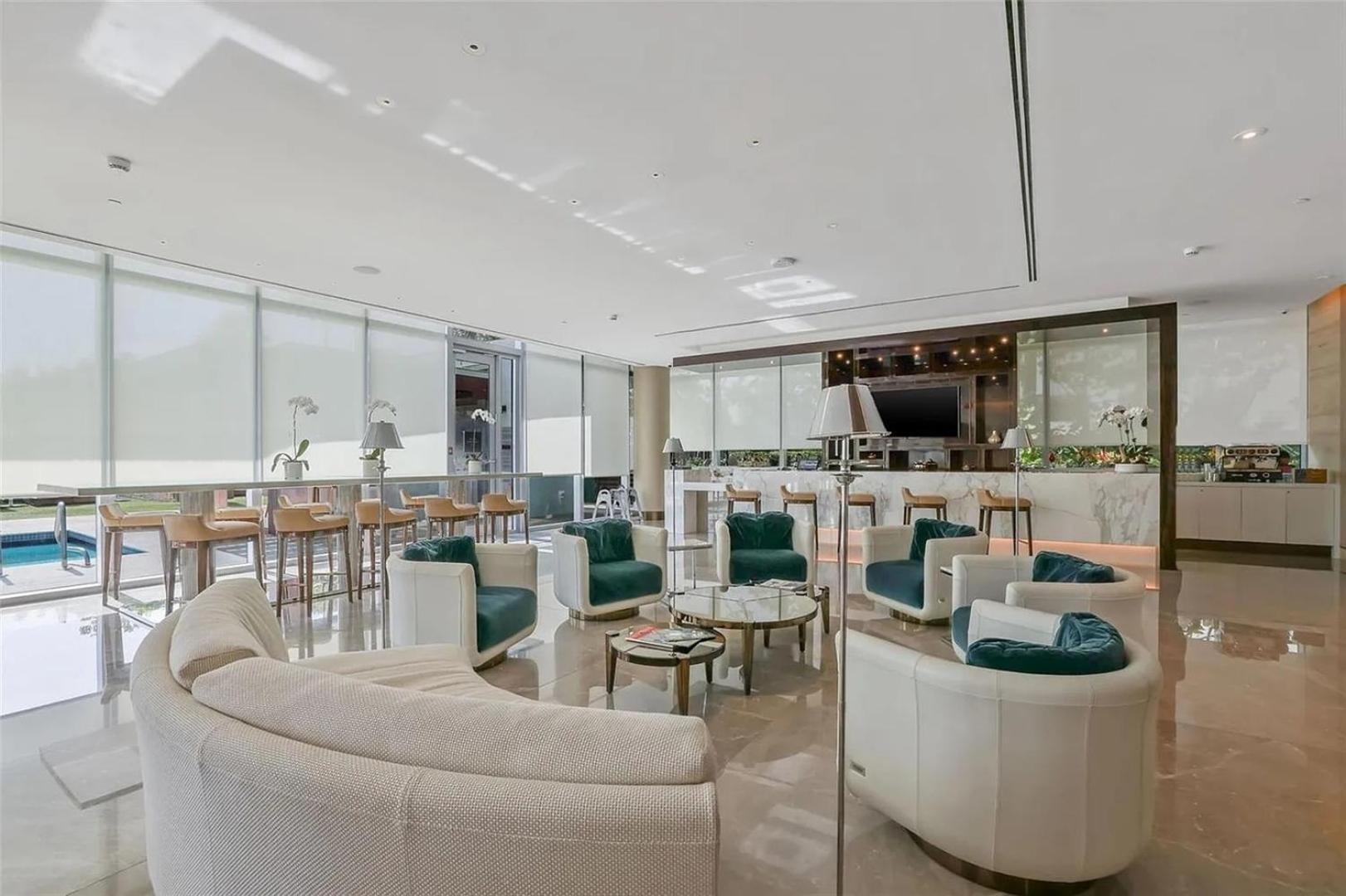 Luxurious Three Bedroom Oceanfront