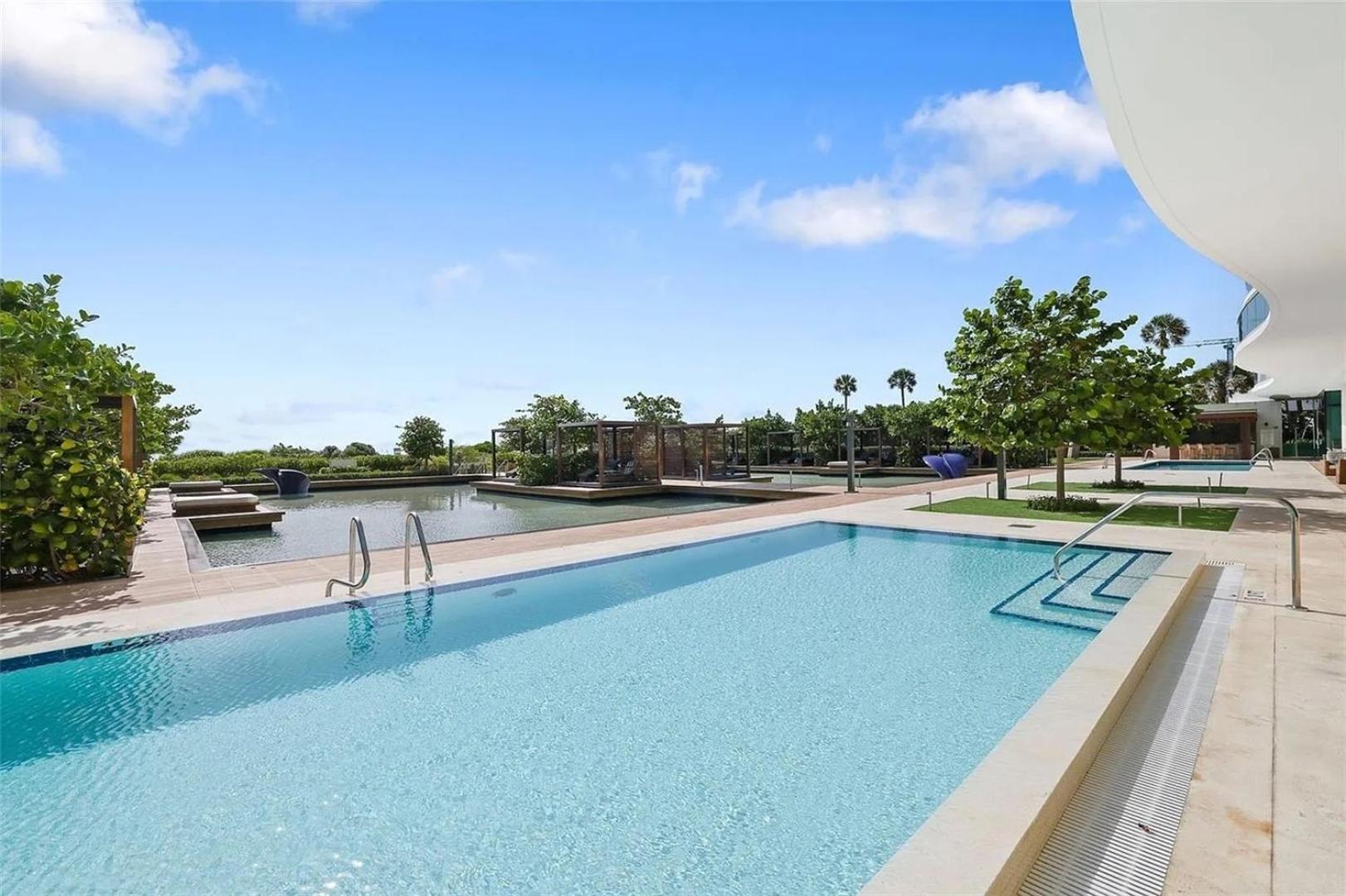Apartment Luxurious Three Bedroom Oceanfront