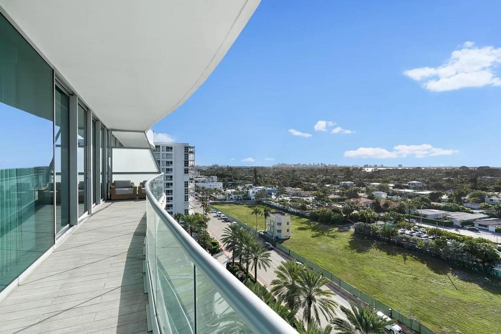 Luxurious Three Bedroom Oceanfront Apartment Miami Beach