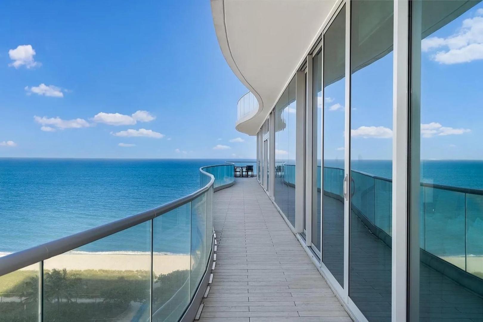 Luxurious Three Bedroom Oceanfront