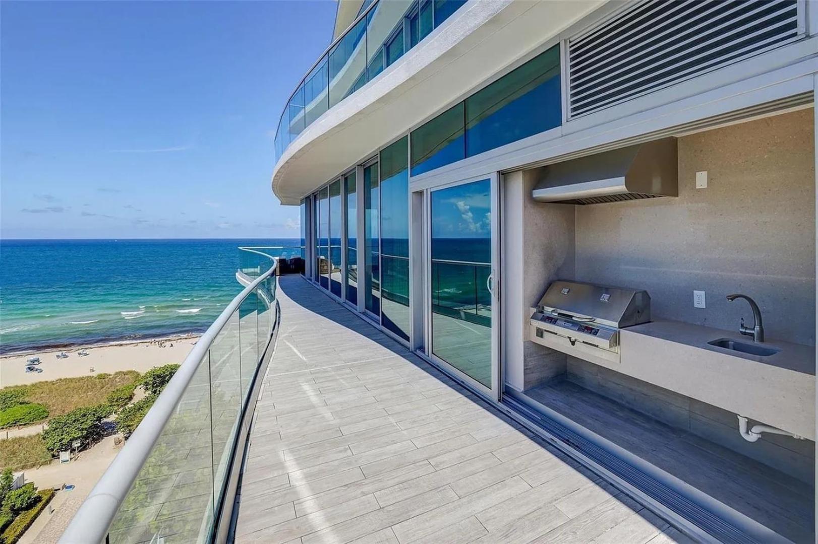 Luxurious Three Bedroom Oceanfront Apartment