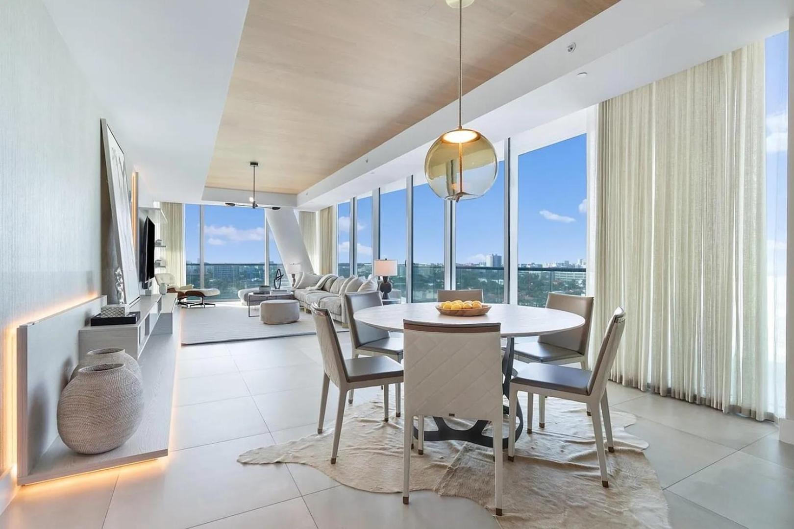 Apartment Luxurious Three Bedroom Oceanfront Miami Beach
