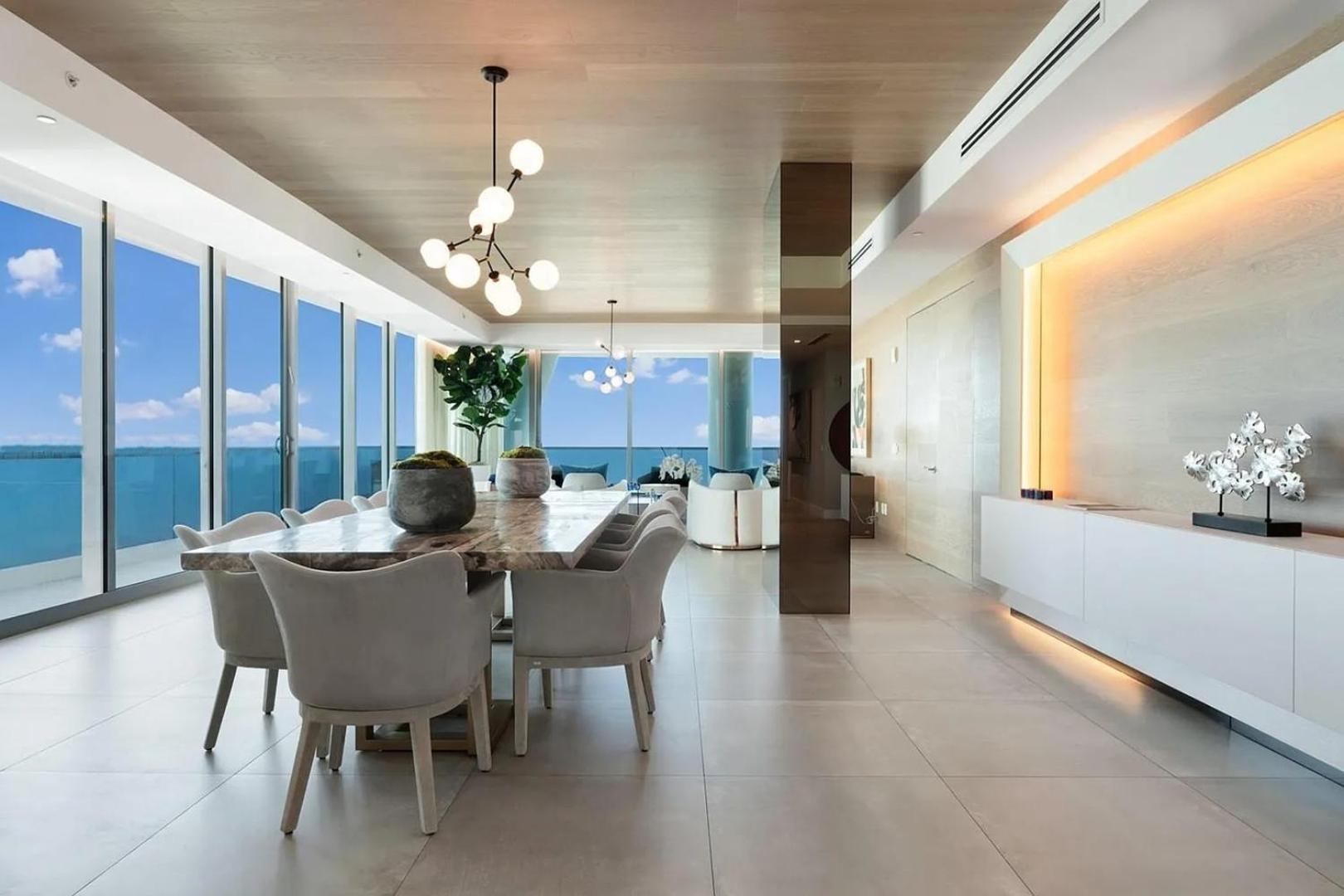 Luxurious Three Bedroom Oceanfront * Miami Beach