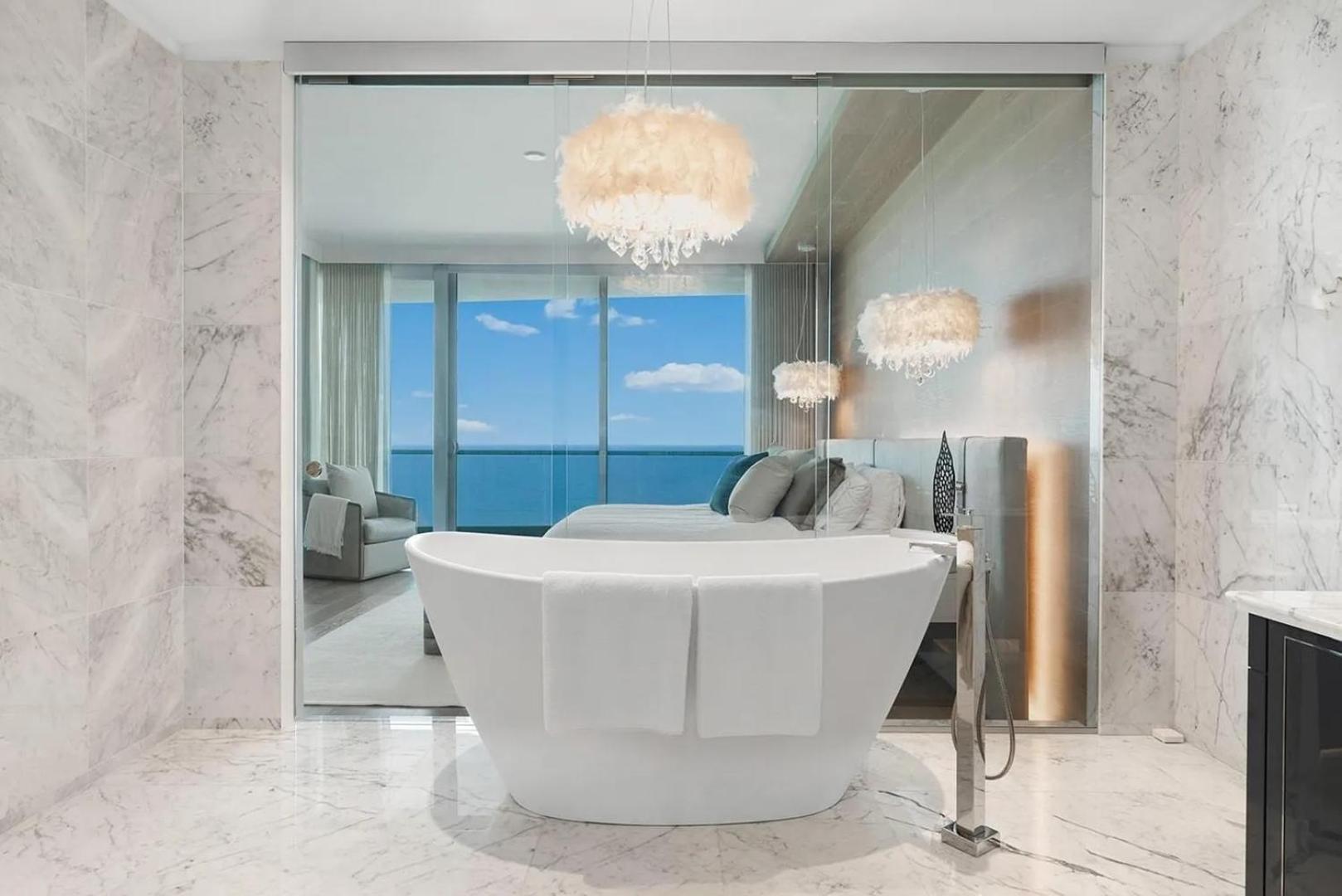 Luxurious Three Bedroom Oceanfront