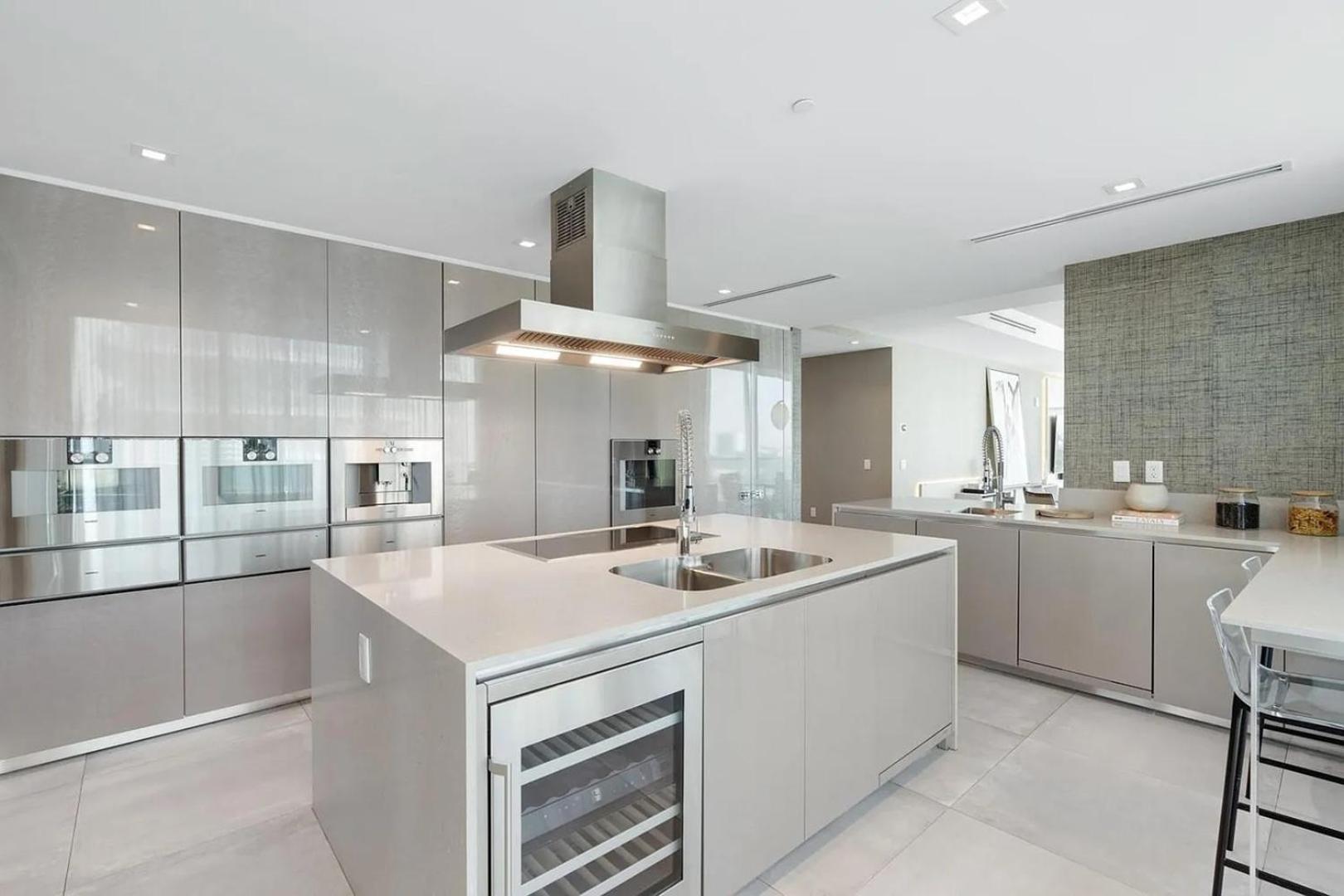 Apartment Luxurious Three Bedroom Oceanfront *
