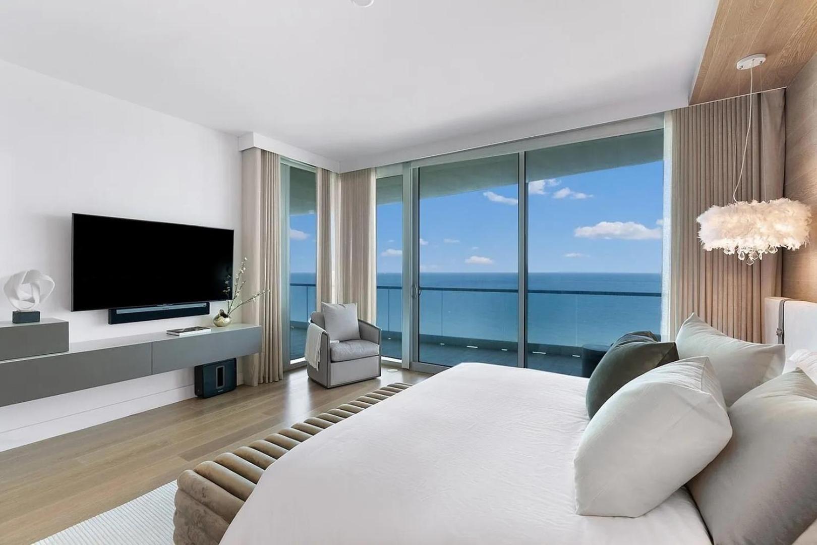 Apartment Luxurious Three Bedroom Oceanfront Miami Beach