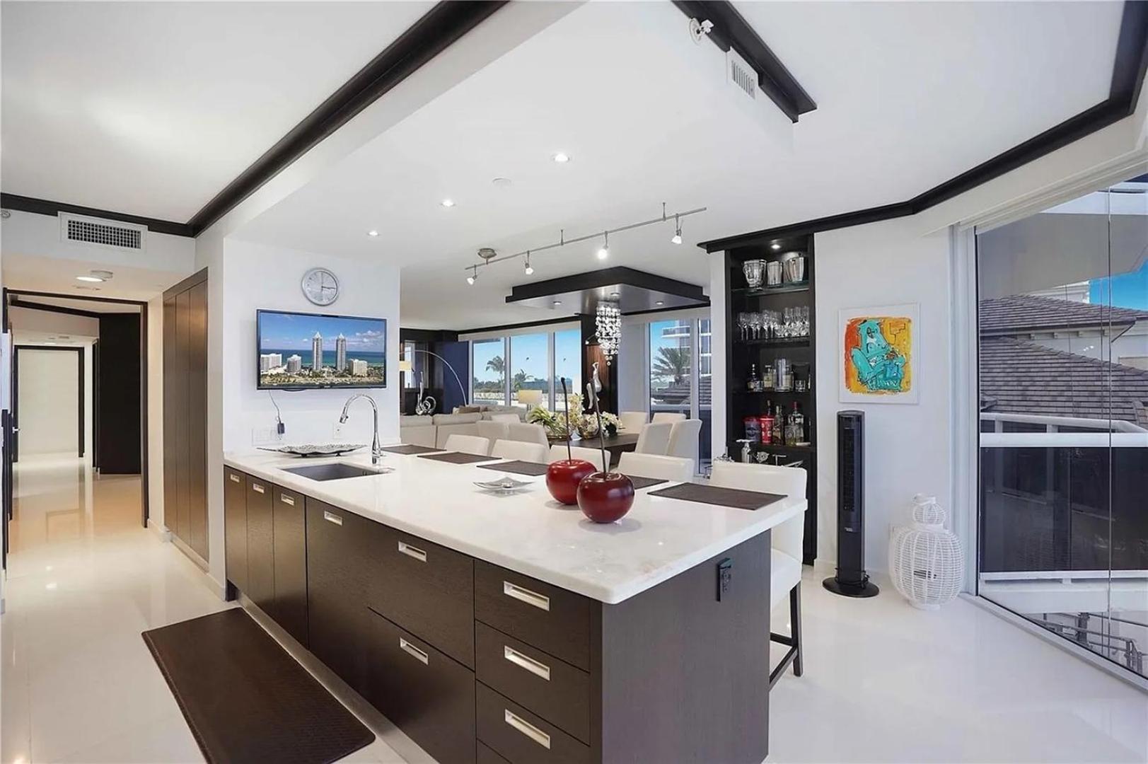 Oceanfront 2-bedroom With Direct Ocean View *