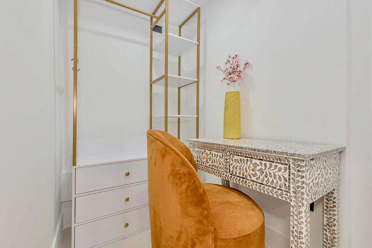 2-min To Beach, Upscale Enclave *