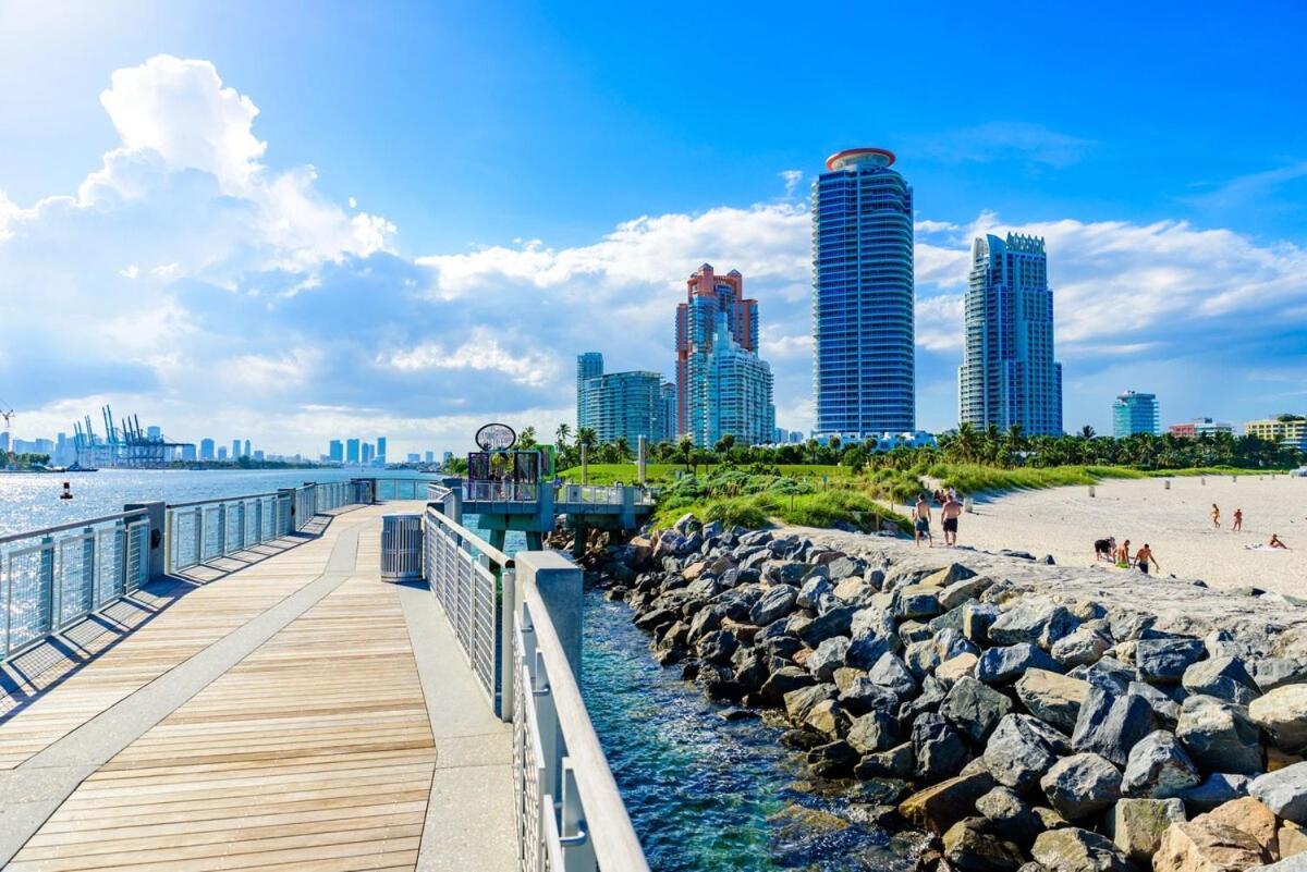 2-min To Beach, Upscale Enclave
