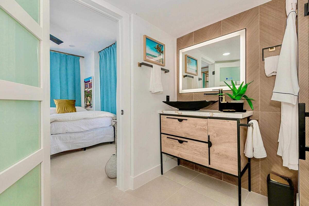 2-min To Beach, Upscale Enclave
