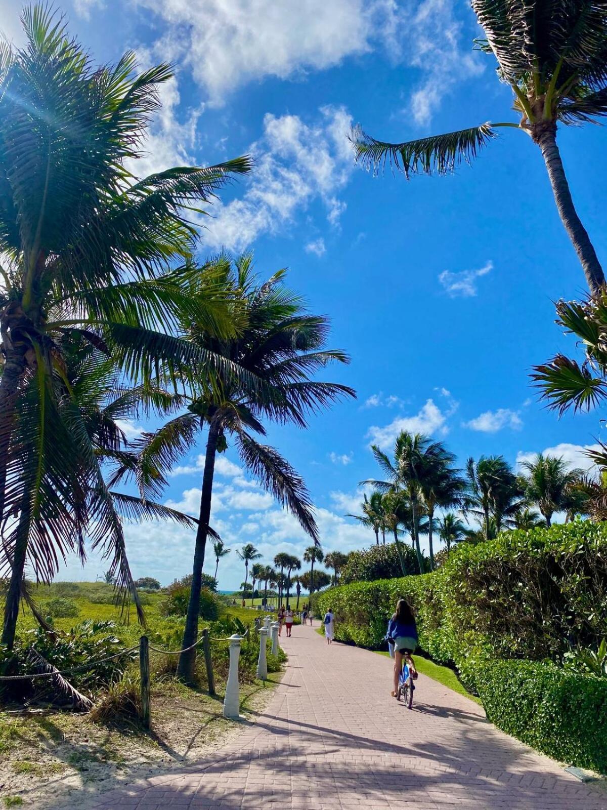 2-min To Beach, Upscale Enclave *