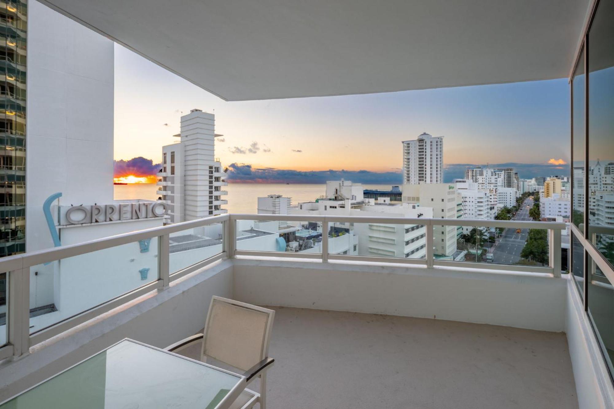Fontainebleau Ocean View Fits 6! 1 Bed/2 Ba Apartment Miami Beach