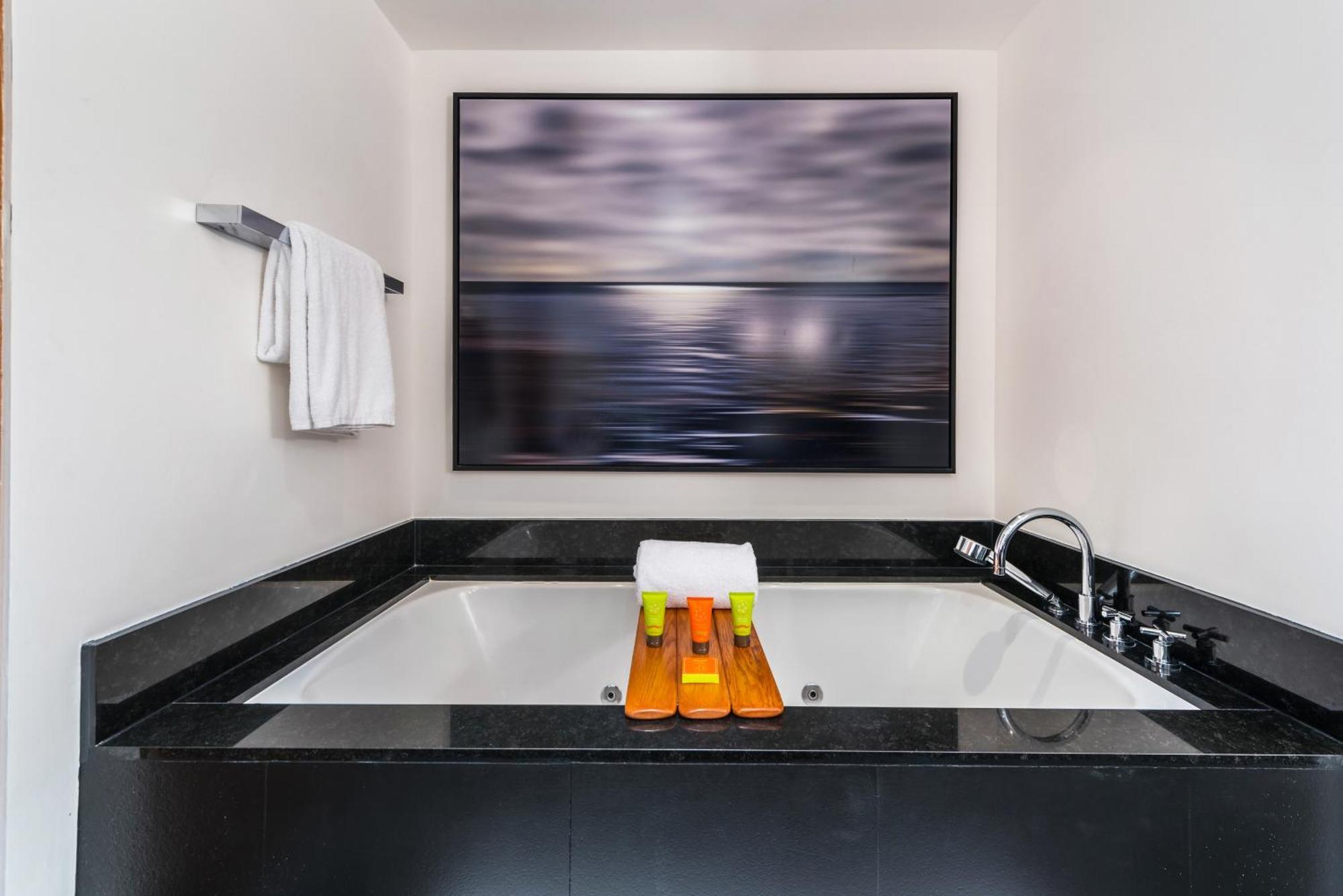 Apartment Oceanfront Private Condo At The Setai -2208 Miami Beach