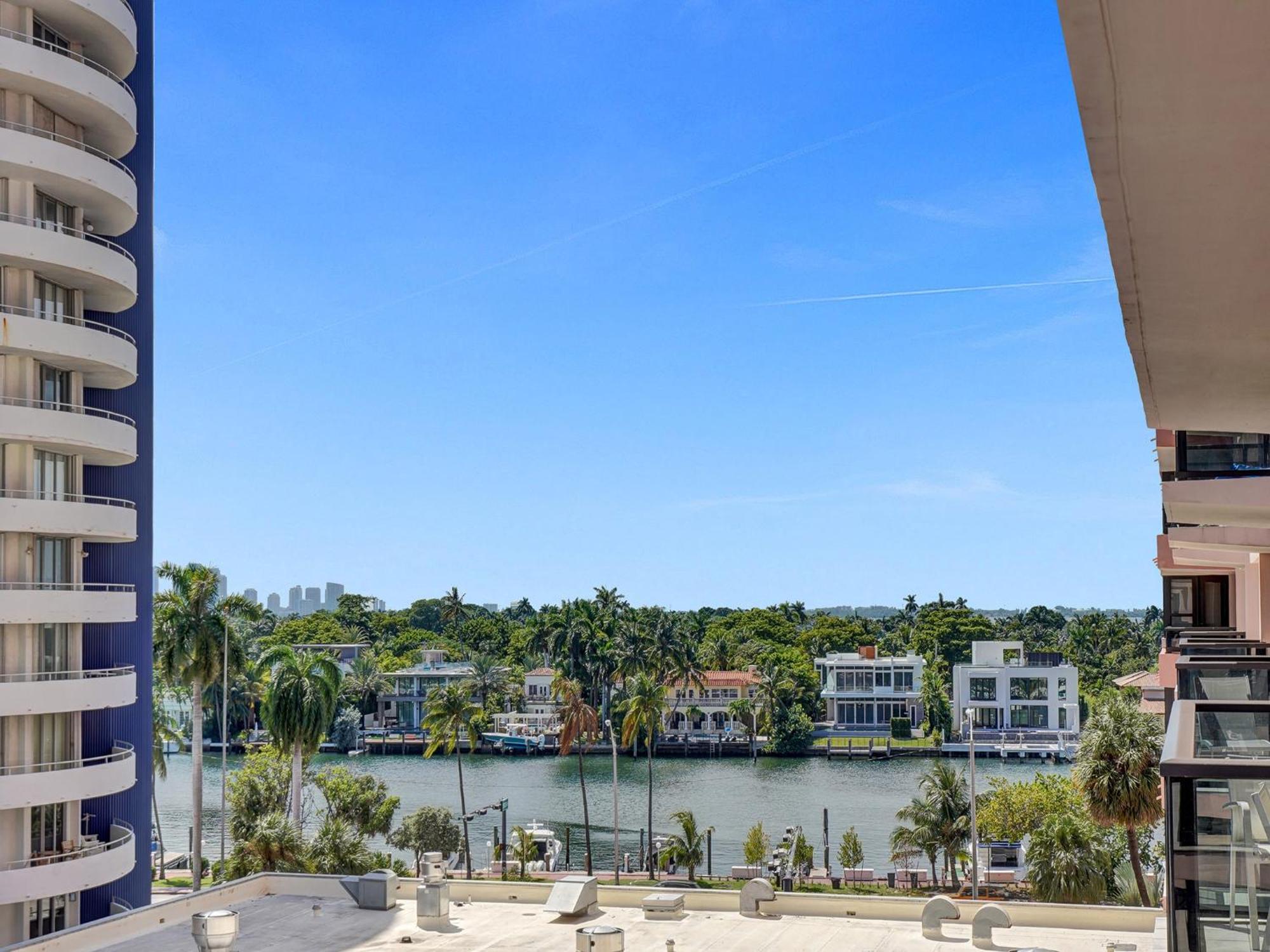 Apartment Cozy 2 Bedroom Ocean View Service 707 *
