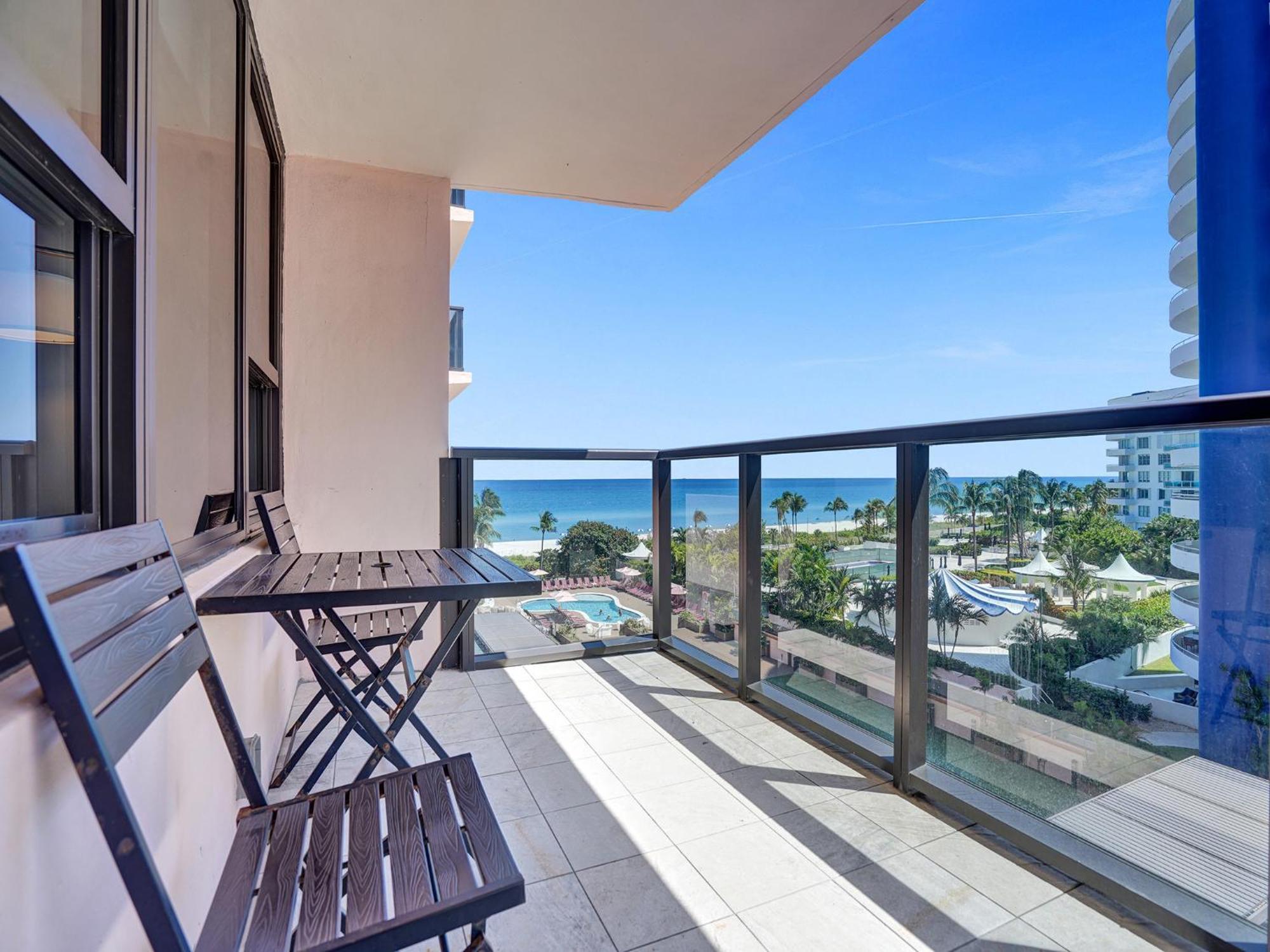 Cozy 2 Bedroom Ocean View Service 707 *